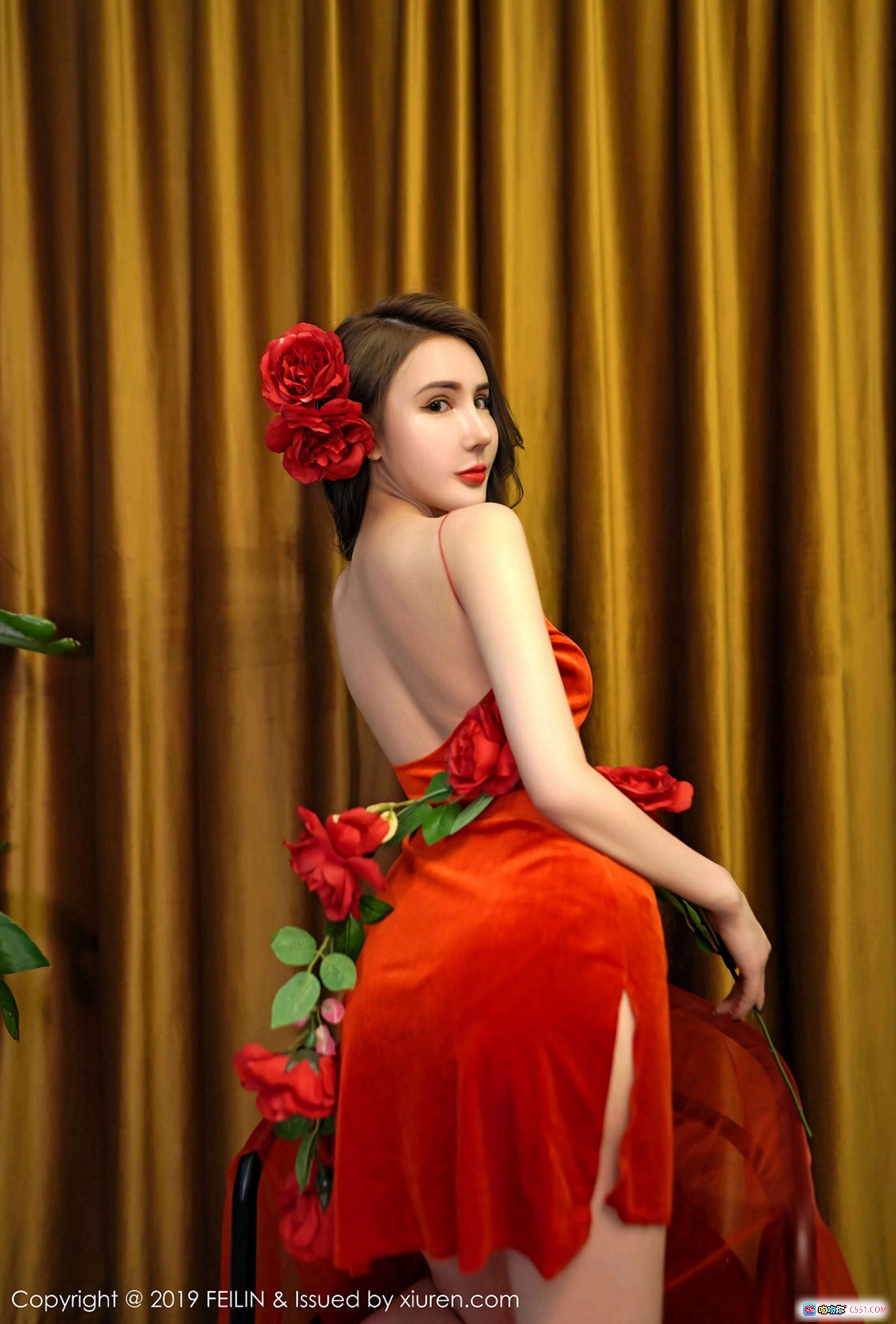 伍月May红色礼服写真｜玫瑰花饰优雅背影｜FEILIN2019 Vol.200高清美图 - 就要吻
