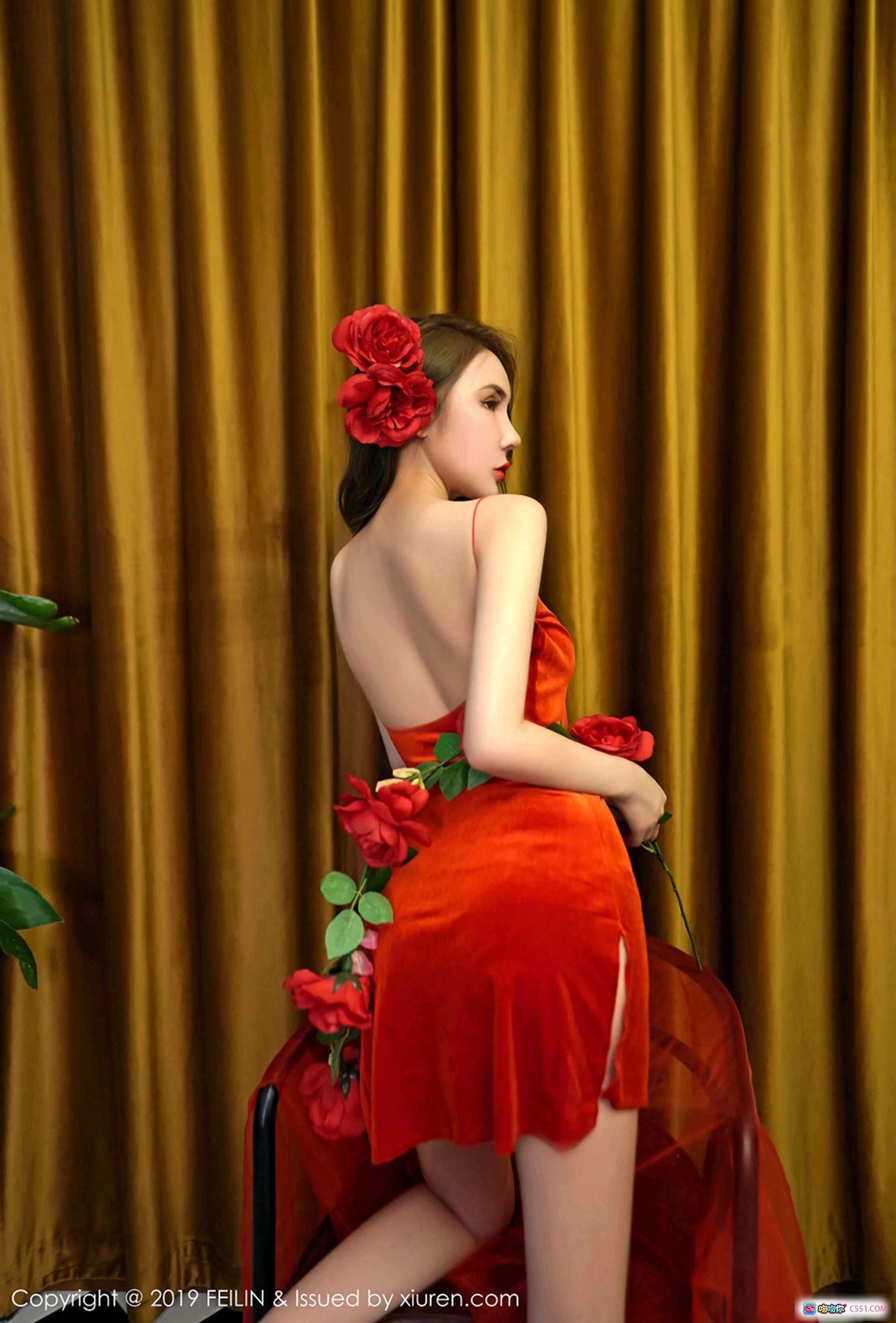 图片[7] - 伍月May红色礼服写真｜玫瑰花饰优雅背影｜FEILIN2019 Vol.200高清美图 - 就要吻