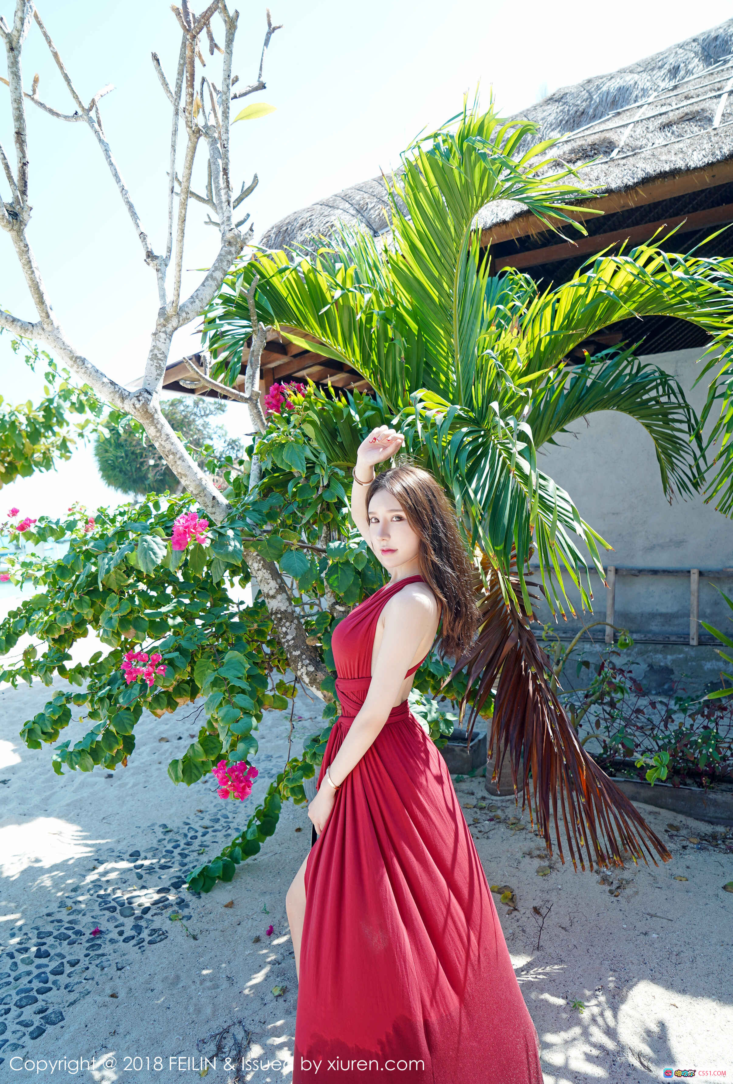 图片[6] - 周于希红色长裙沙滩写真 | 热带棕榈树背景 | 优雅性感造型 | FEILIN Vol.152 2018夏日风情 - 就要吻