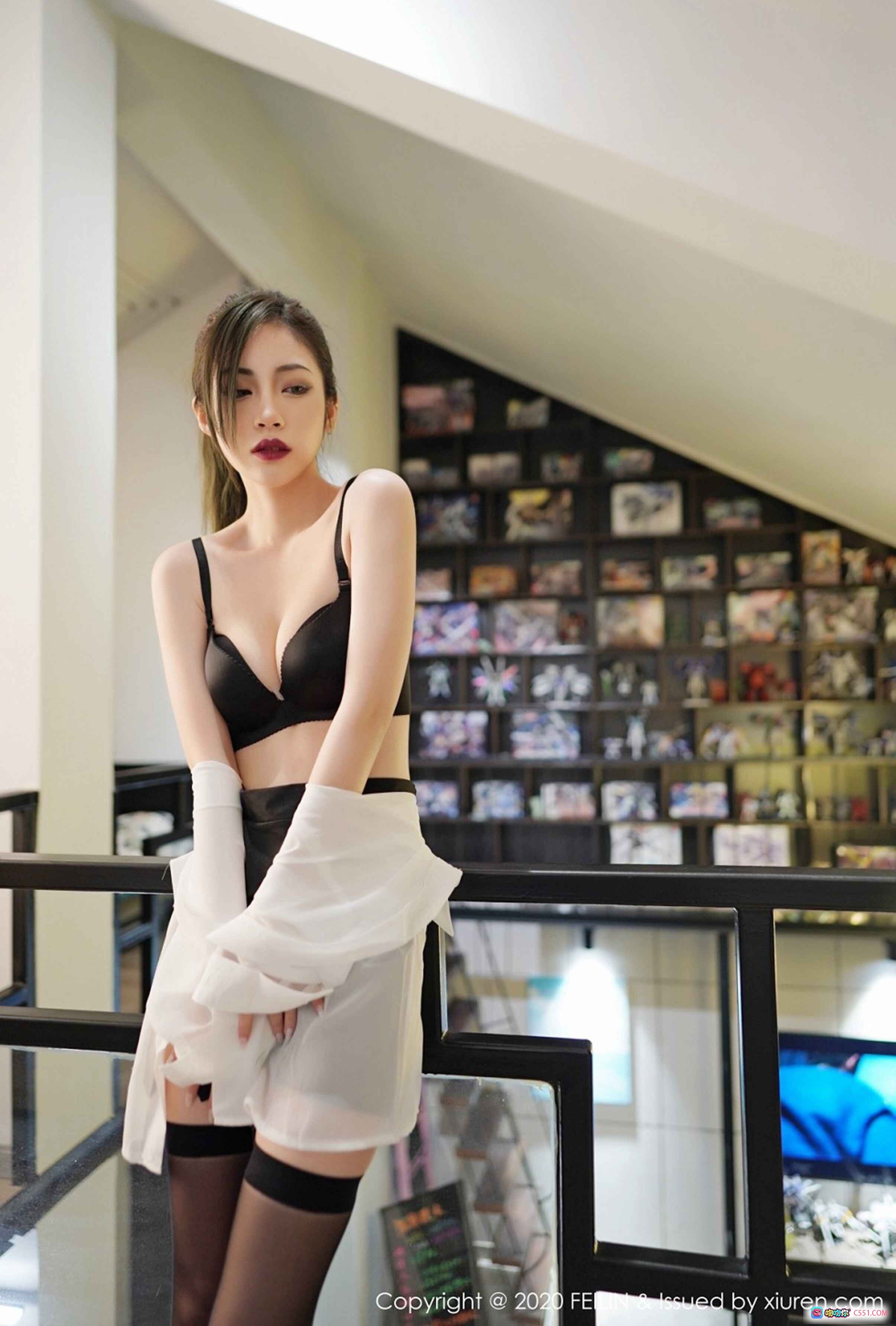 图片[3] - 贾诗晗性感写真：黑bra白衬衫搭配短裙，慵懒床榻风情尽显，FEILIN Vol.235高清美图 - 就要吻