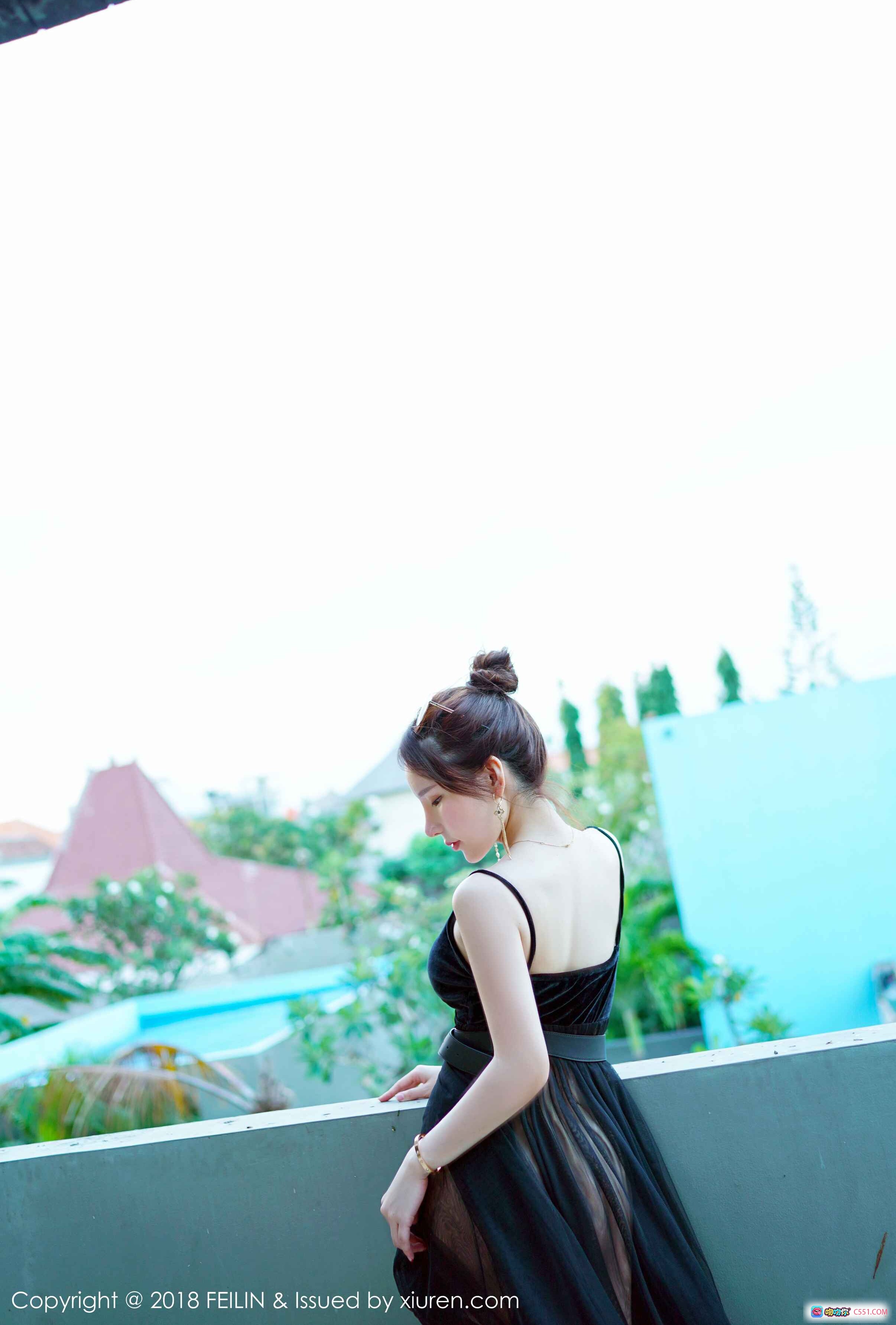 图片[7] - 周于希黑色吊带裙写真 | FEILIN Vol.163 2018外景人像 | 优雅性感阳台美拍 - 就要吻