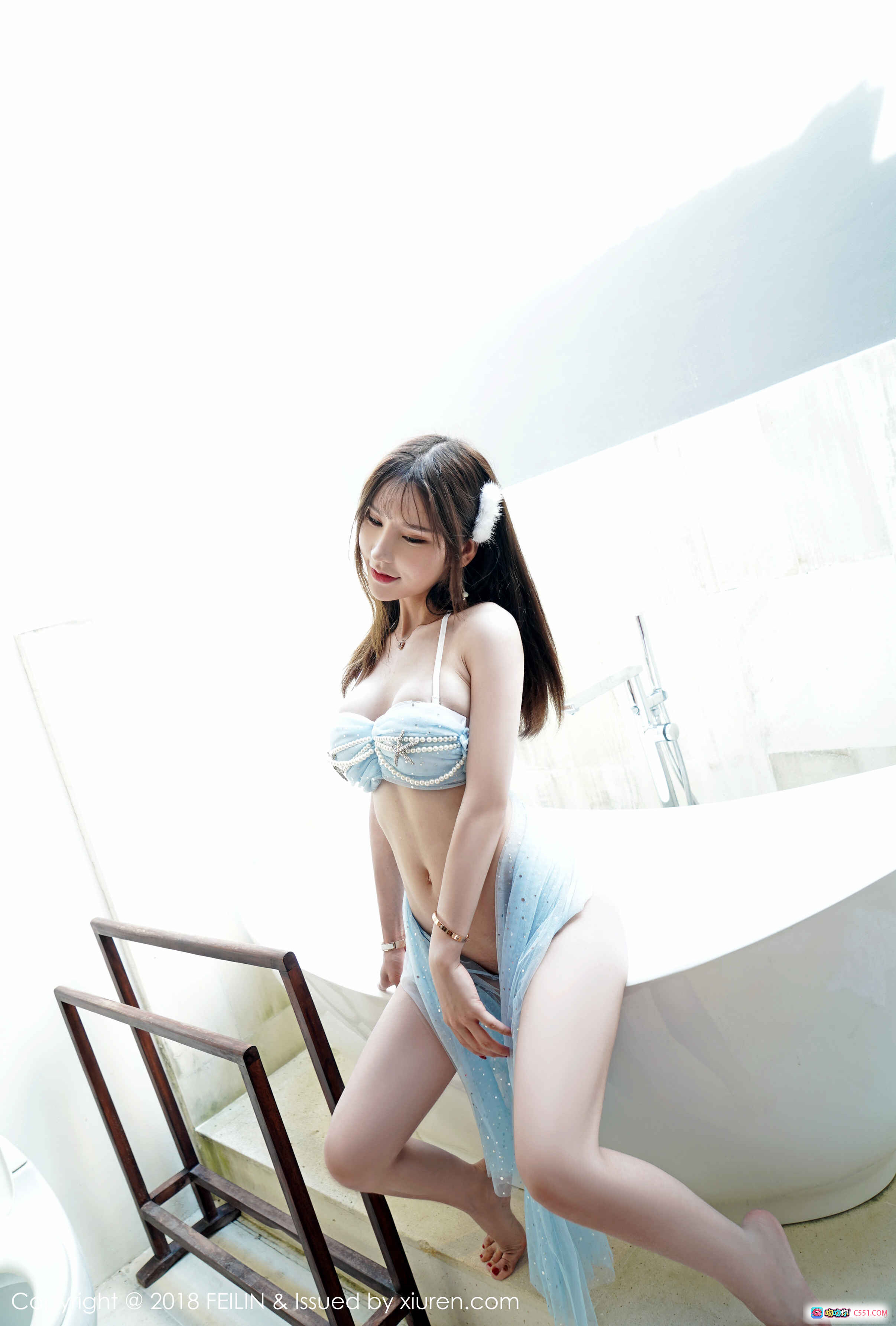 图片[9] - 周于希黑色吊带裙写真 | FEILIN Vol.163 2018外景人像 | 优雅性感阳台美拍 - 就要吻