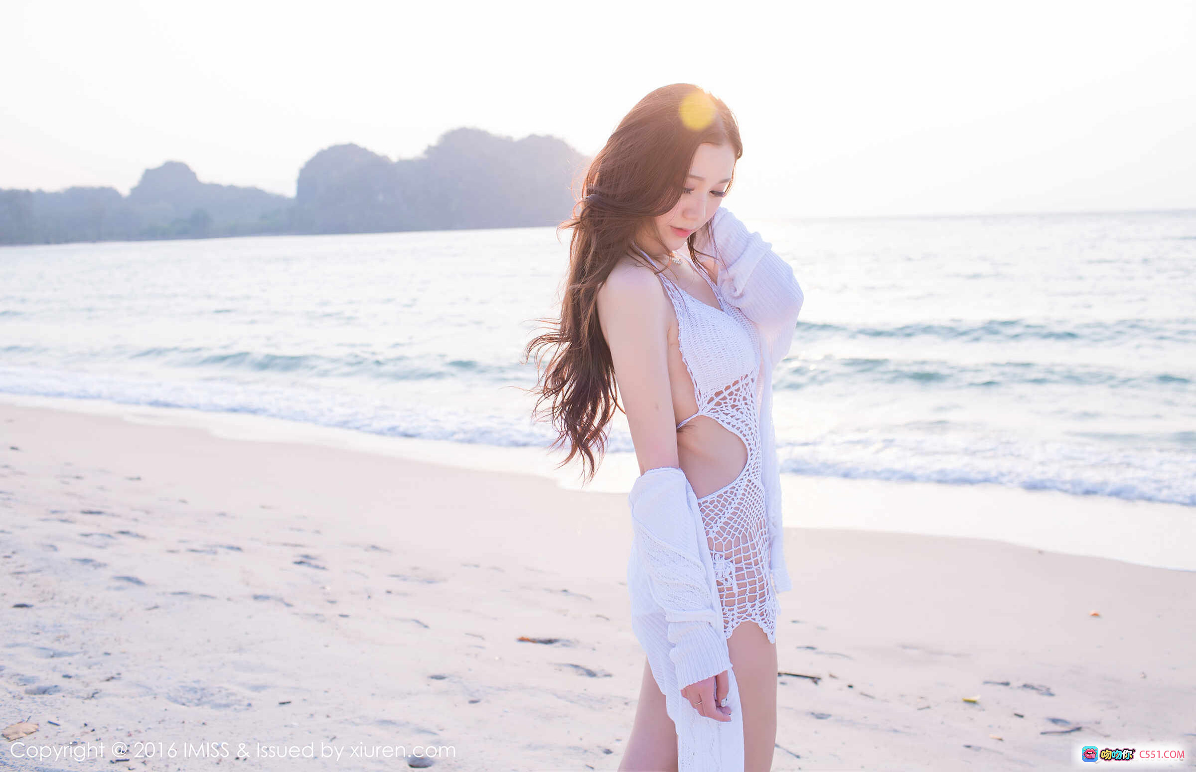 IMiss爱蜜社2016.05.04 VOL.084 淼淼萌萌哒 白色镂空泳衣海滩写真 甜美长发阳光沙滩风情摄影 - 就要吻