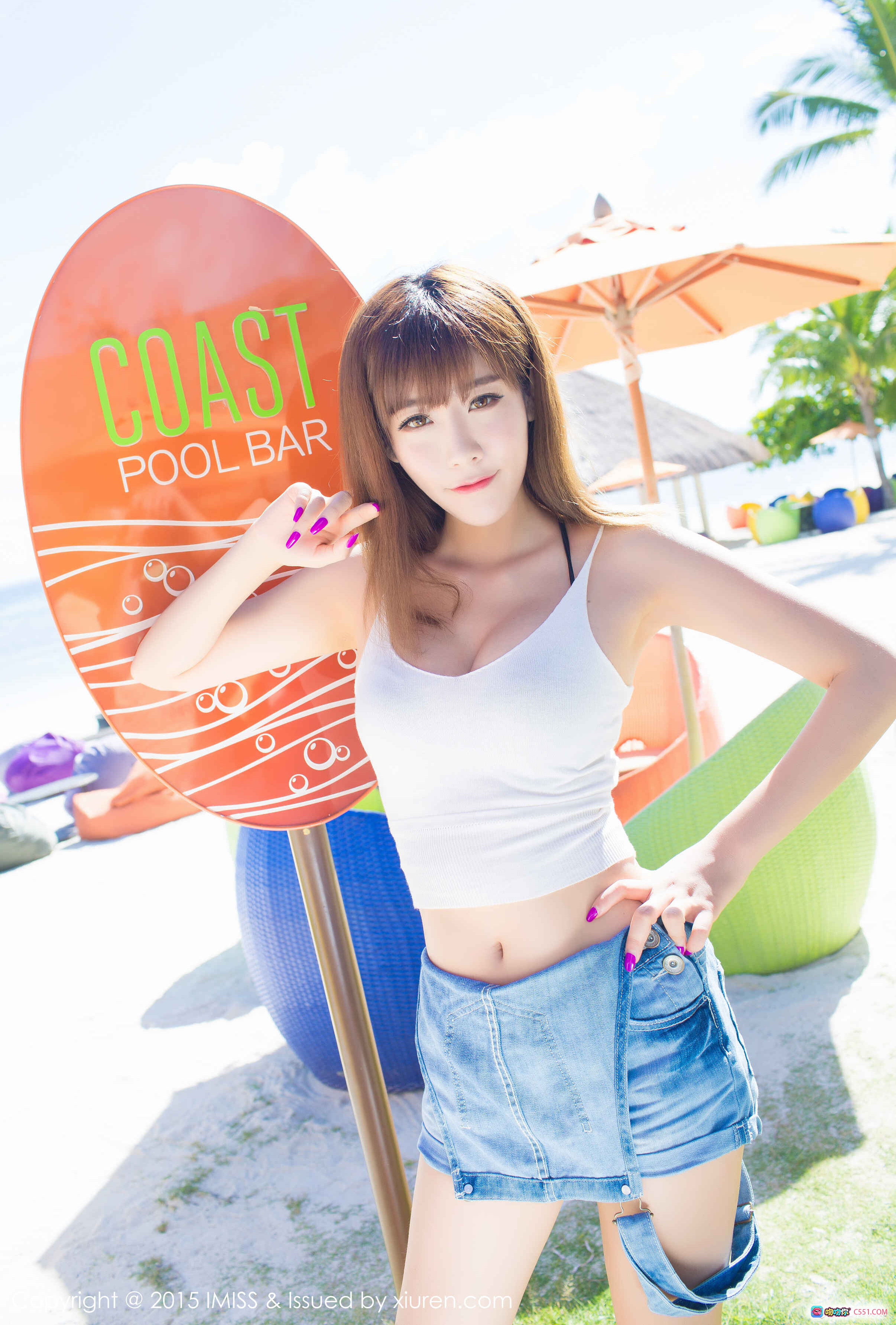 图片[4] - 程小烦不烦海滩写真 | 白色吊带牛仔背带短裤 | 椰林沙滩清新少女风 | IMiss爱蜜社2015 VOL.055 - 就要吻