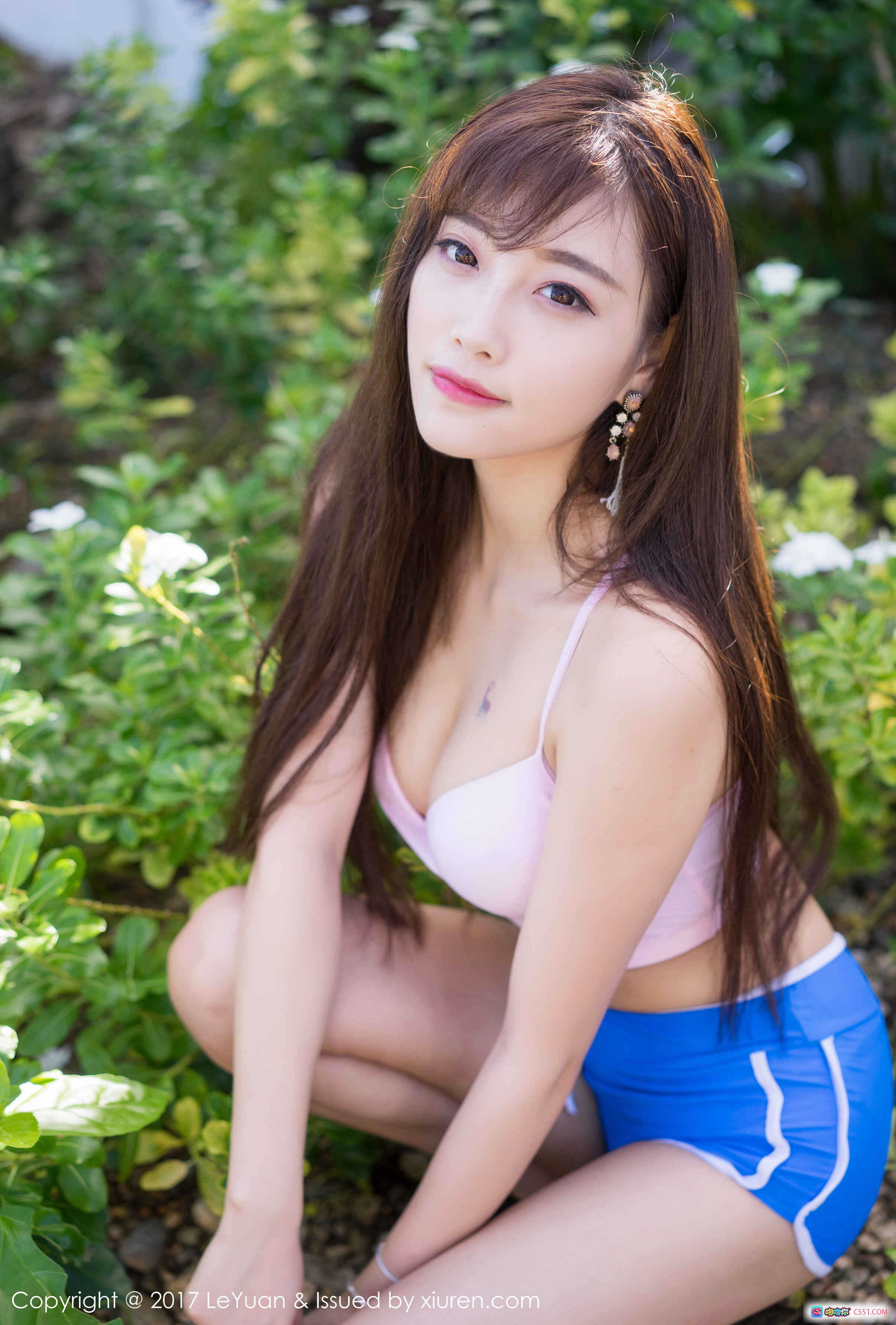 图片[2] - 杨晨晨Sugar泳装写真 | 粉蓝比基尼少女 | 户外楼梯清新风 | LeYuan星乐园2017 Vol.032 - 就要吻