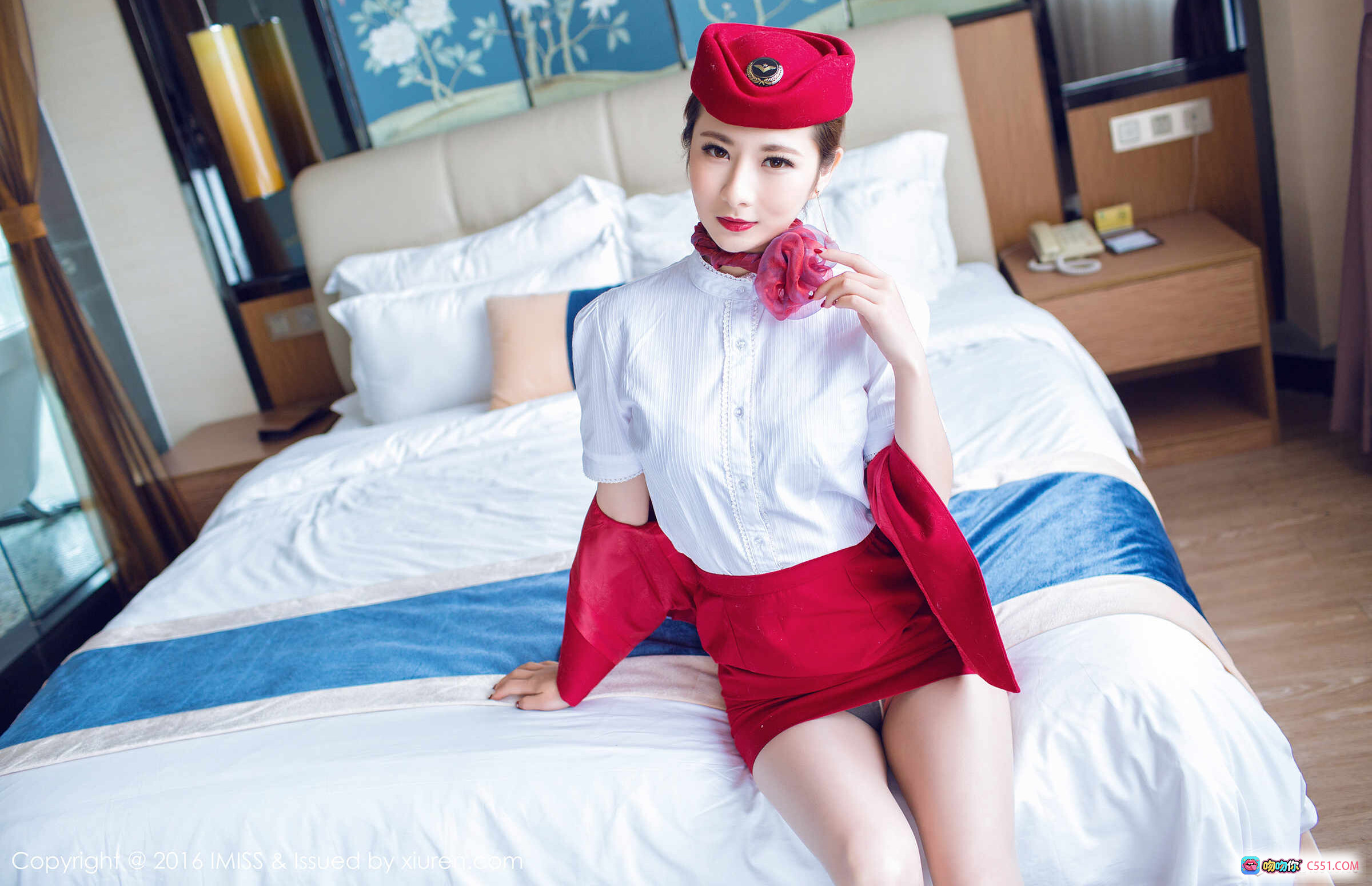 莉莉Lily空姐制服写真 | 红色贝雷帽+短裙诱惑 | 酒店床拍性感私房照 | IMiss爱蜜社VOL.082高清图集 - 就要吻