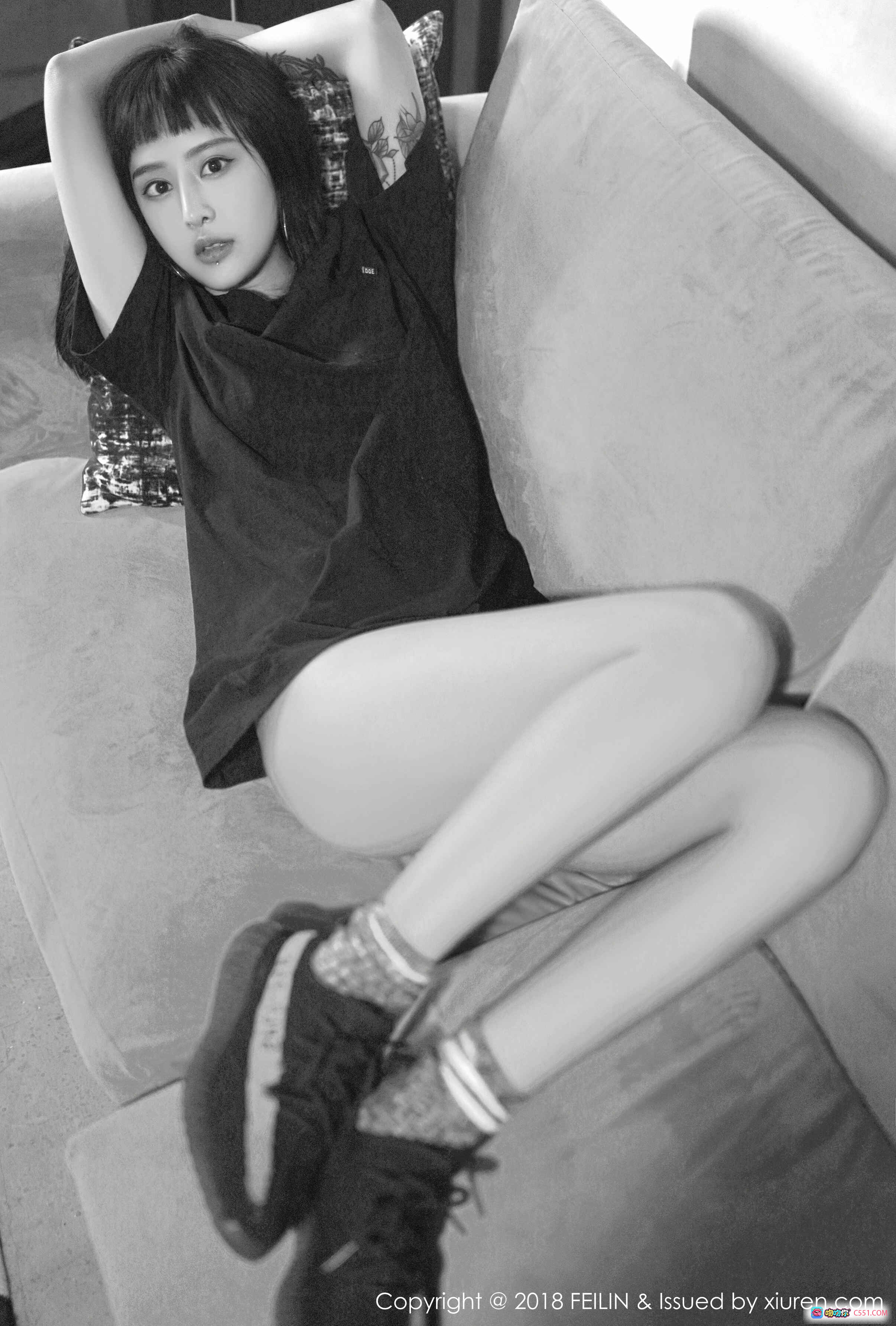 图片[2] - 赵艺璇蓝色运动内衣写真 | 纹身美女床上点烟 | FEILIN VOL.129 2018.03.29 - 就要吻