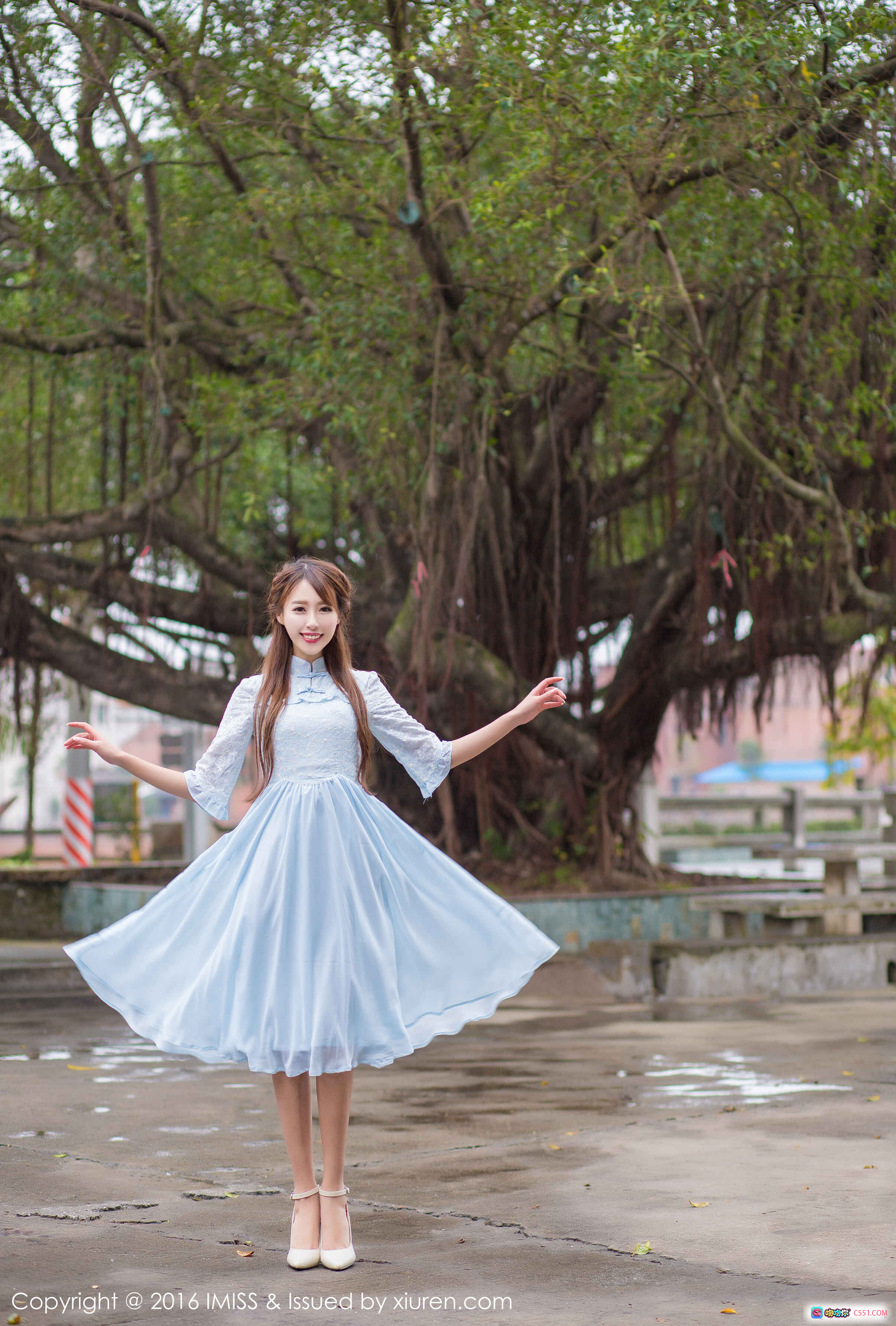 图片[3] - IMiss爱蜜社2016.03.13 VOL.070模特合集 穿蓝白旗袍上衣黑短裤白高跟 长发侧身回眸户外写真 - 就要吻