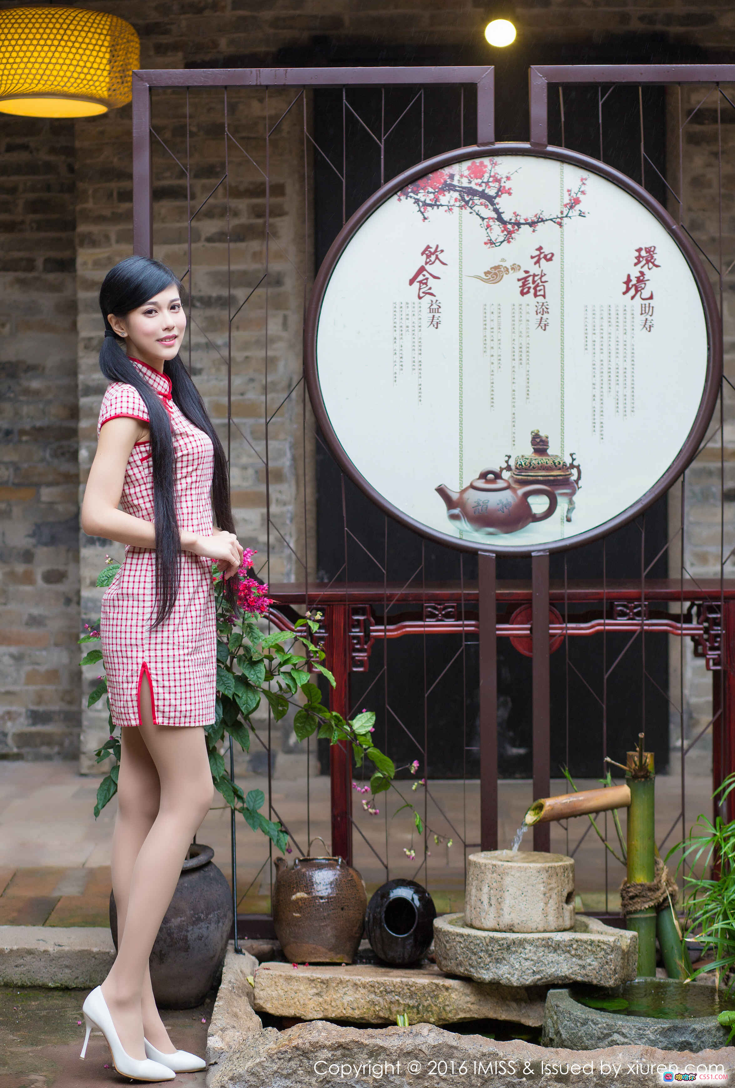 图片[9] - IMiss爱蜜社2016.03.13 VOL.070模特合集 穿蓝白旗袍上衣黑短裤白高跟 长发侧身回眸户外写真 - 就要吻