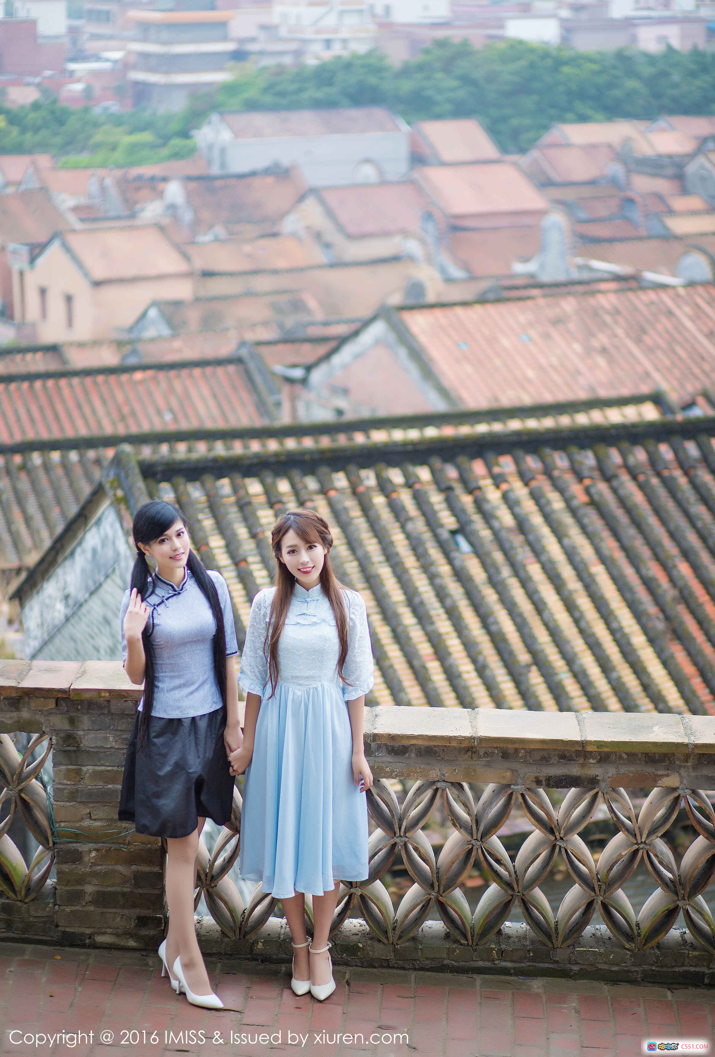 图片[4] - IMiss爱蜜社2016.03.13 VOL.070模特合集 穿蓝白旗袍上衣黑短裤白高跟 长发侧身回眸户外写真 - 就要吻