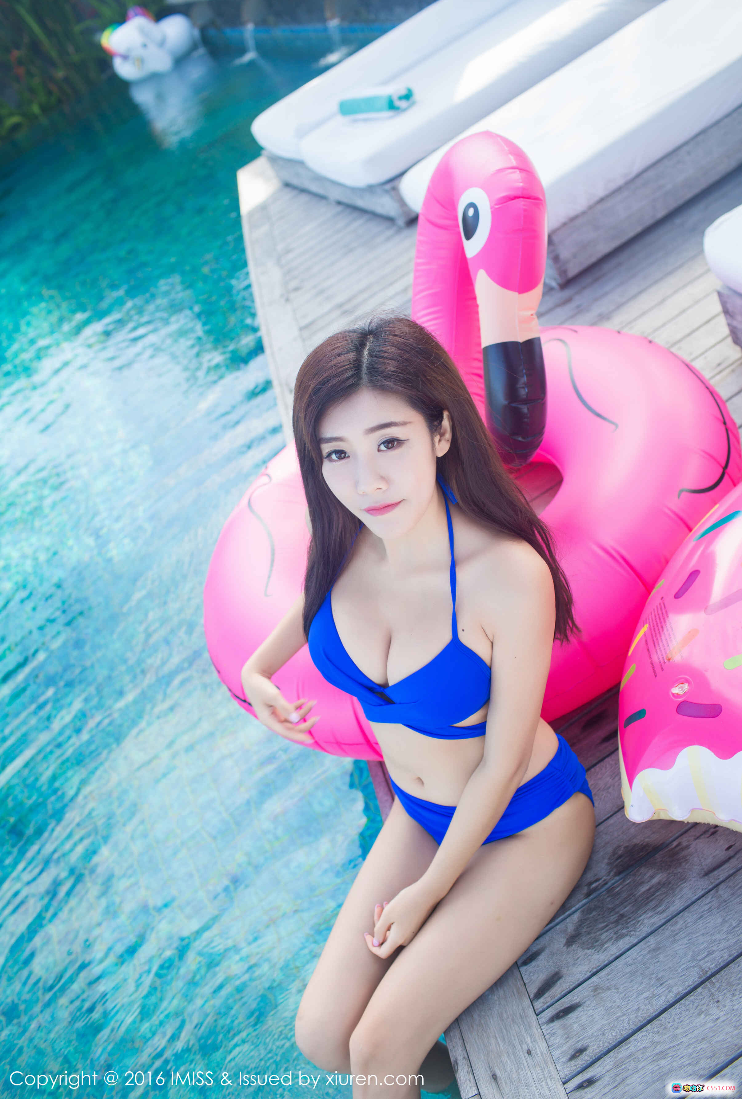 图片[3] - 程小烦不烦性感写真 | IMiss爱蜜社2016 VOL.107 | 彩色印花上衣+亮粉短裤 | 户外窗边坐姿美拍 - 就要吻