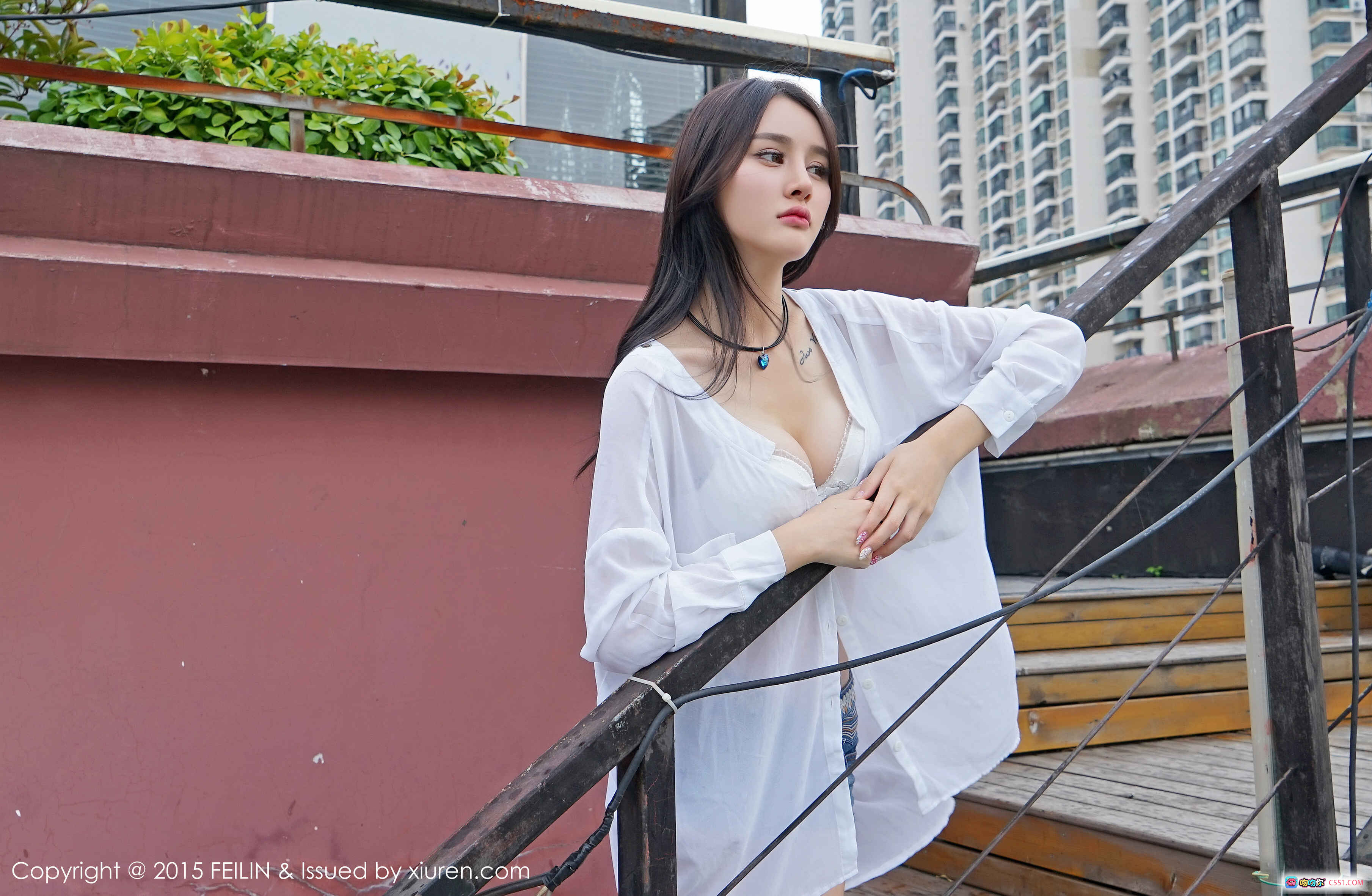 图片[5] - FEILIN嗲囡囡Cheryl青树2015泳装写真｜豹纹比基尼冲淋区外拍｜城市江景背景｜高清美腿特写 - 就要吻