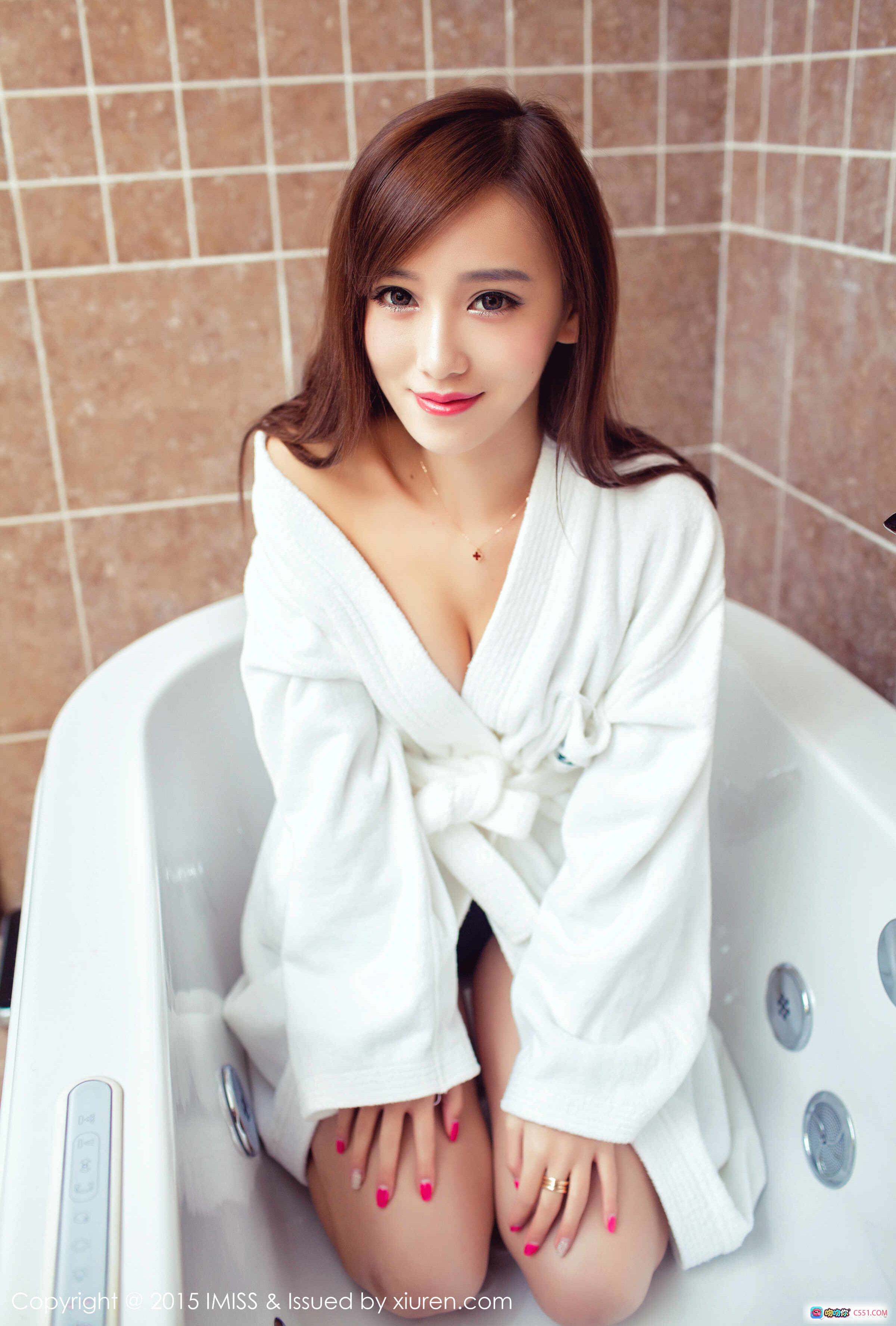 图片[10] - 李玉洁Daisy户外写真｜条纹连衣裙+毛绒外套｜自然田野树旁优雅摆拍｜IMiss爱蜜社2015精选图集 - 就要吻