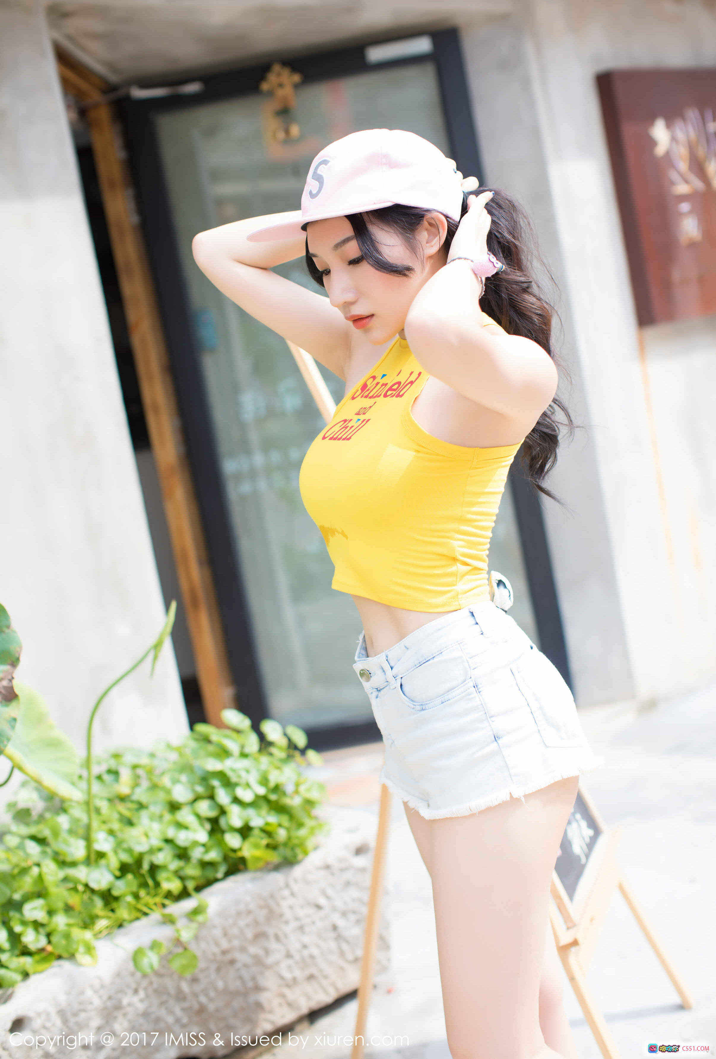 图片[2] - 小狐狸Sica牛仔背带裤白背心摩托写真-IMiss爱蜜社2017.08.21 VOL.180 - 就要吻