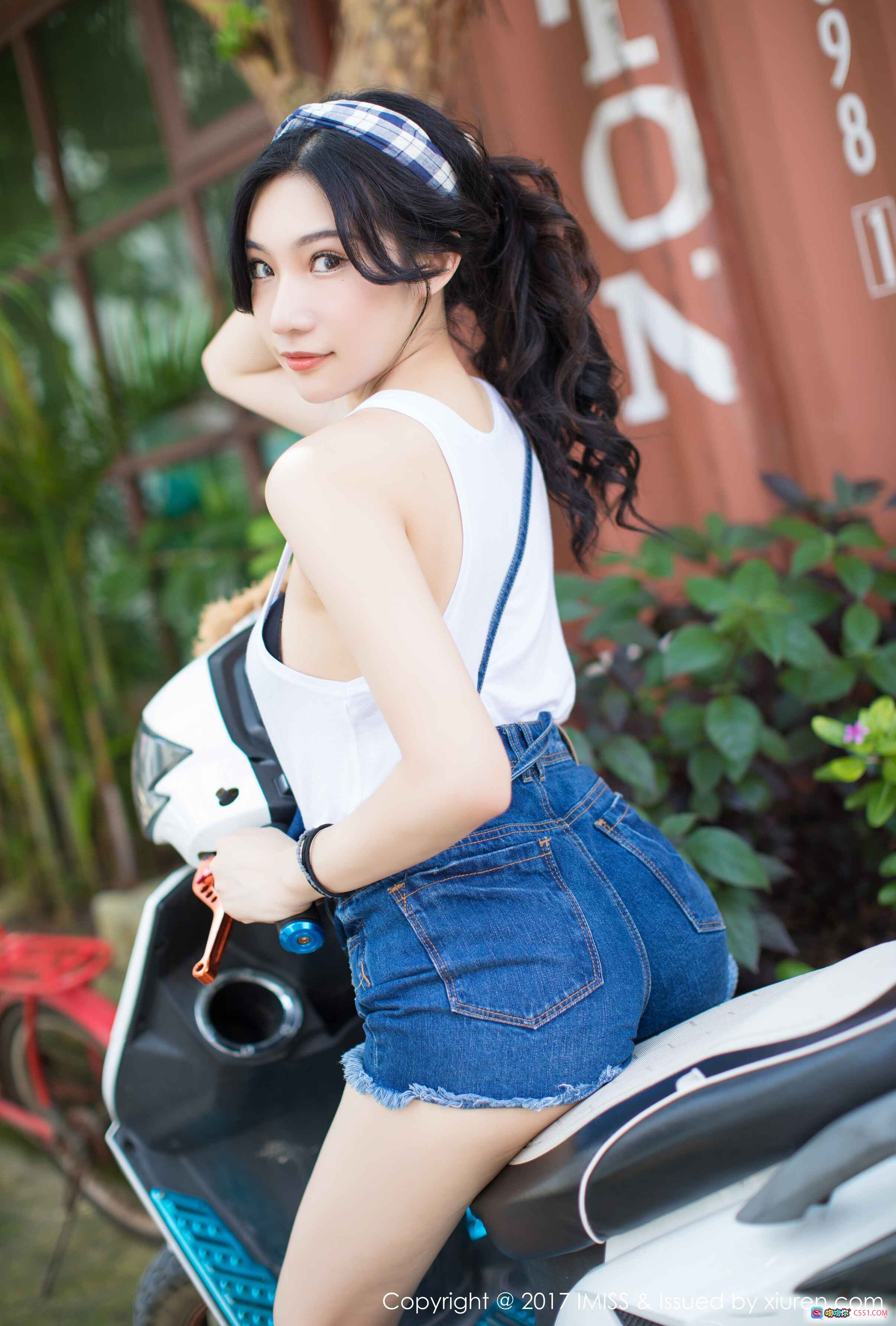 图片[7] - 小狐狸Sica牛仔背带裤白背心摩托写真-IMiss爱蜜社2017.08.21 VOL.180 - 就要吻