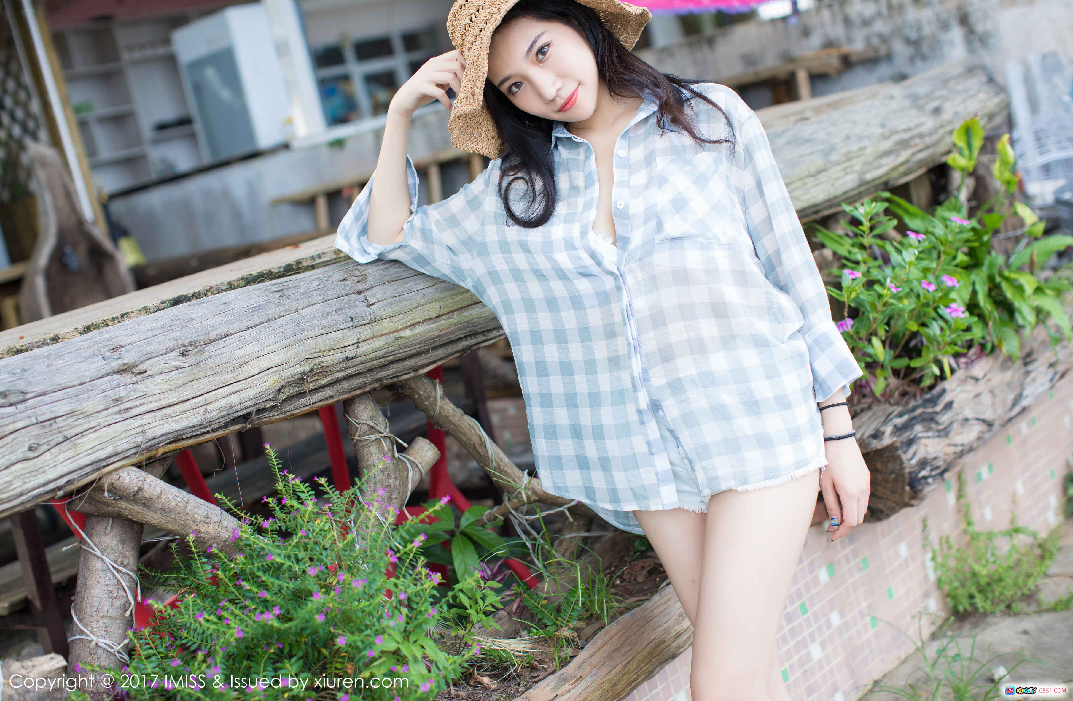 图片[2] - 小狐狸Sica海边写真｜白色比基尼+草帽沙滩风情｜IMiss爱蜜社VOL.182高清图集 - 就要吻