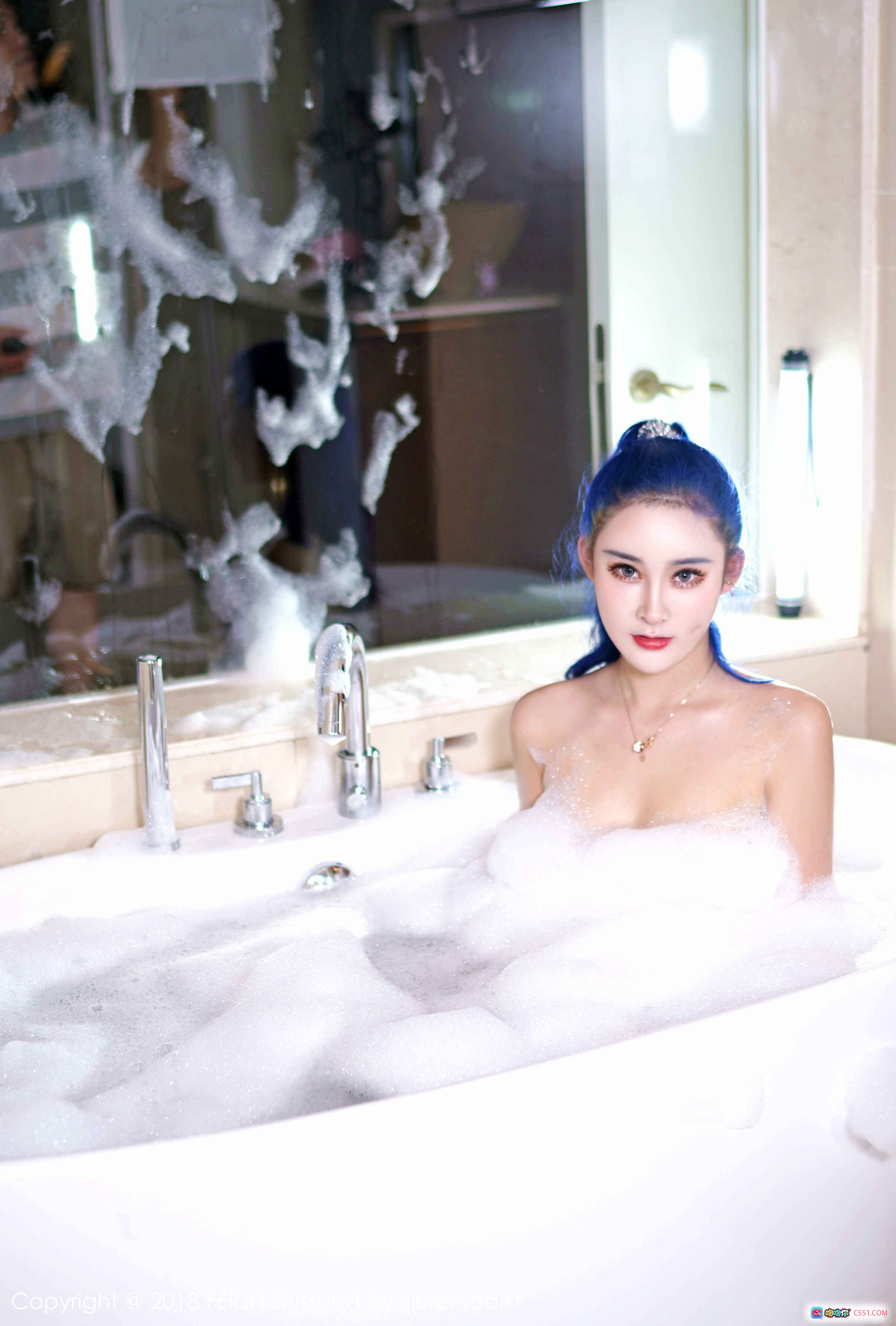 图片[8] - 蓝发美女喵莫儿时尚牛仔套装写真 | 豪华客厅沙发抱熊私房美拍 | FEILIN Vol.166 2018.09.20 - 就要吻