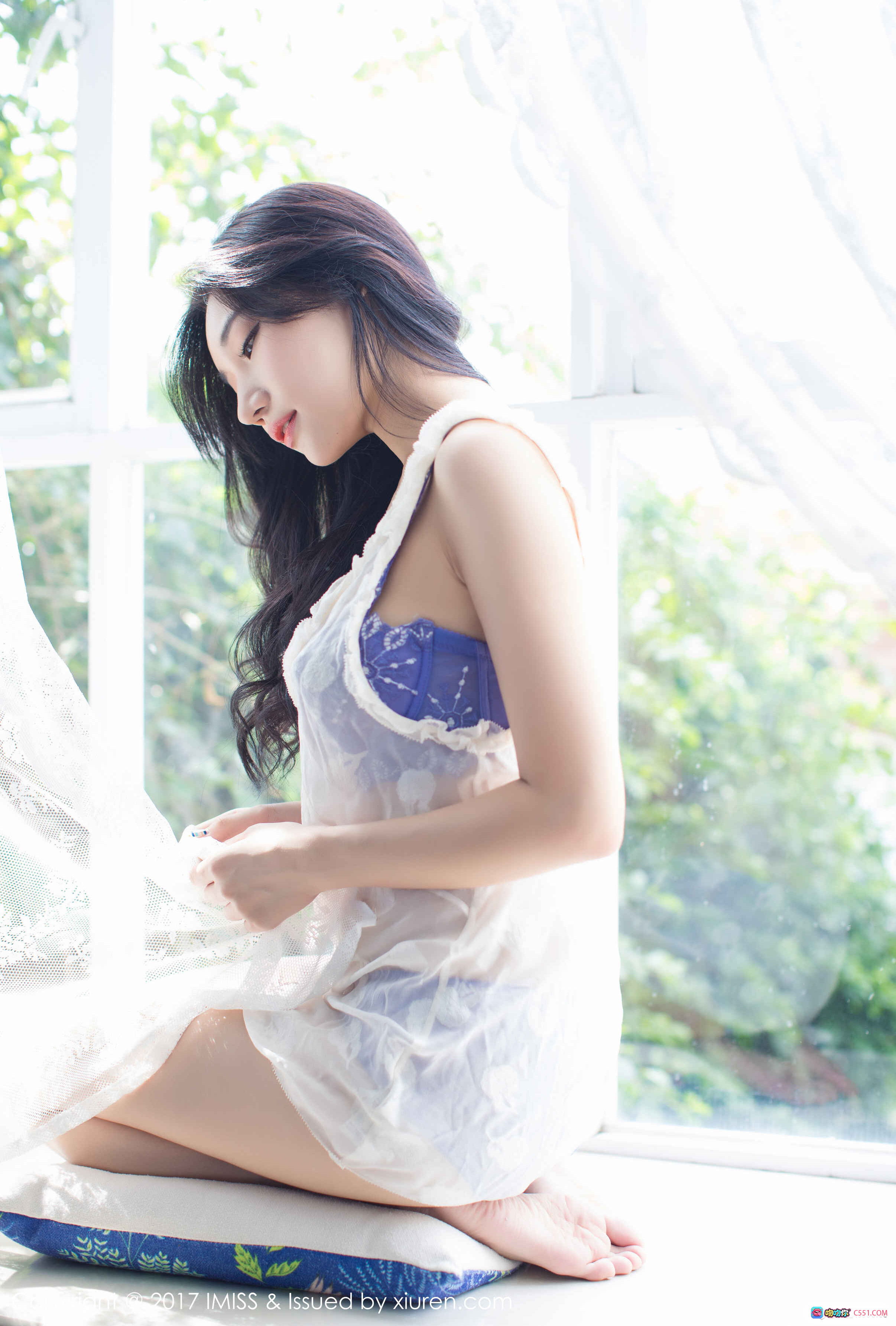 图片[5] - 小狐狸Sica性感写真 | IMiss爱蜜社2017 VOL.187 | 蓝白蕾丝内衣 | 窗边柔光美拍 | 长卷发女神风 - 就要吻
