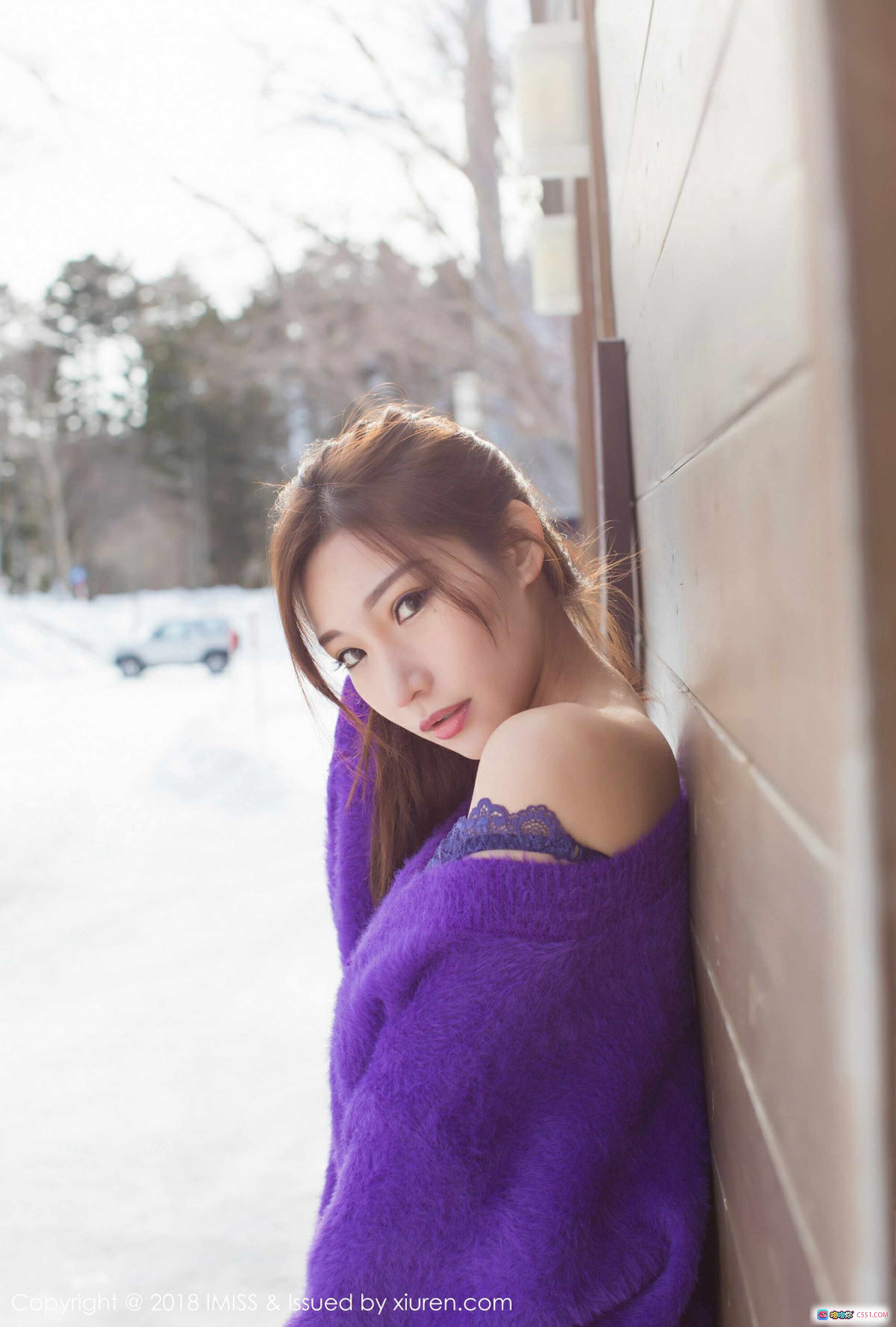小狐狸Sica紫色毛衣雪景写真 | IMiss爱蜜社2018 VOL.261 美女户外清新自然风 - 就要吻