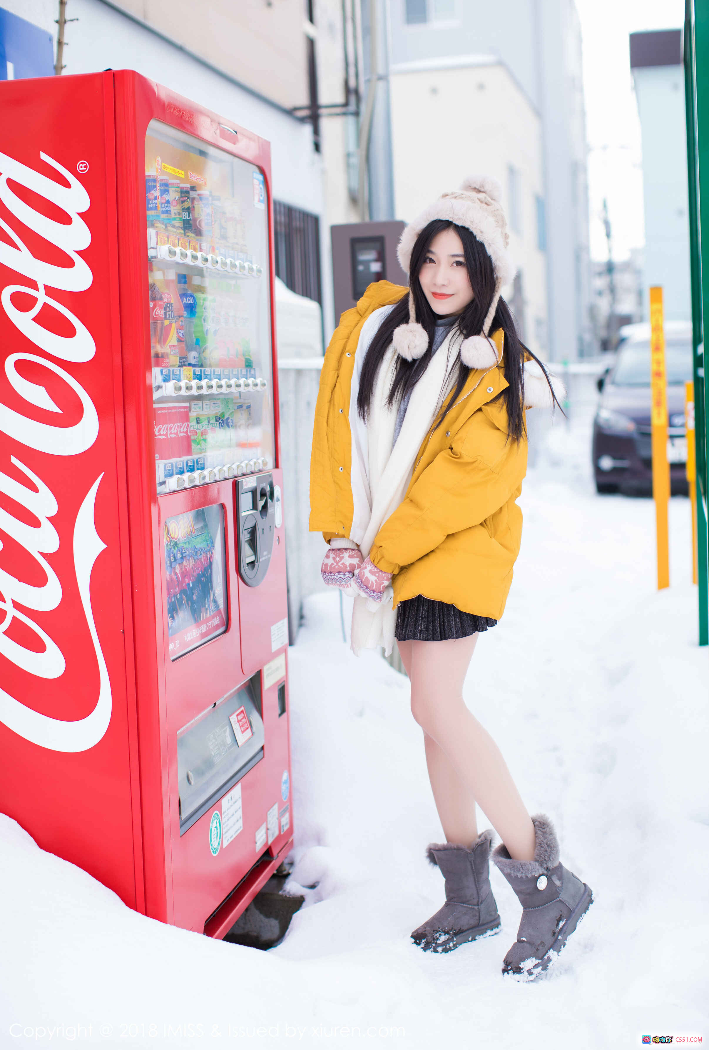 图片[6] - 许诺Sabrina雪地写真 | 黄色羽绒服+毛线帽+灰色雪靴 | 冬日街头清新少女风穿搭 - 就要吻