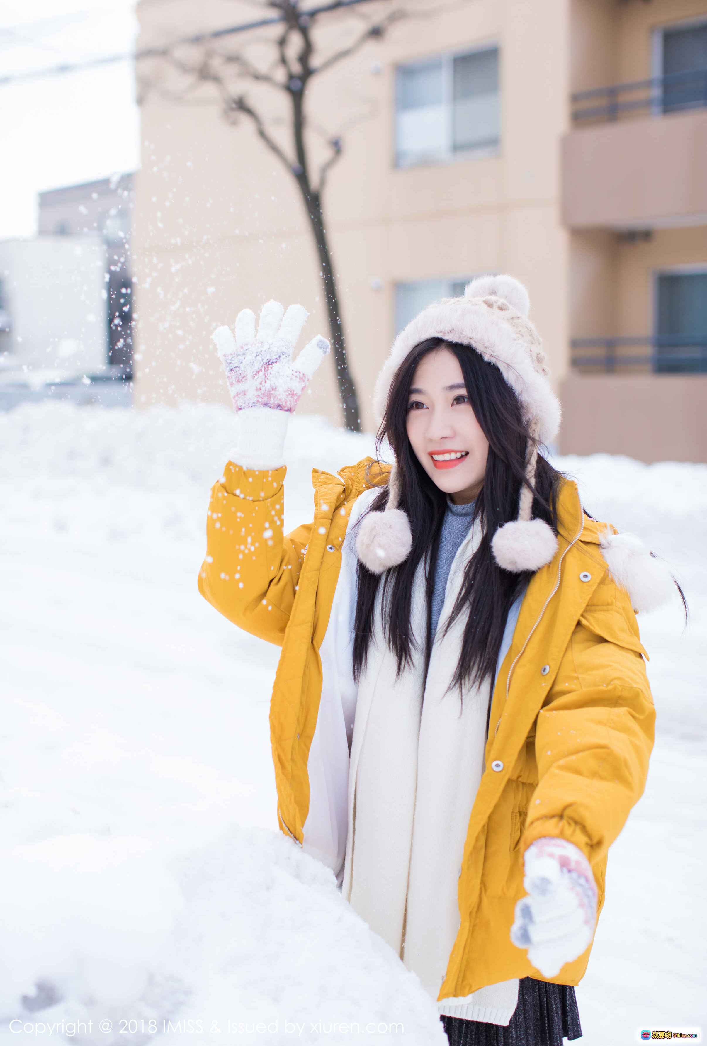 图片[7] - 许诺Sabrina雪地写真 | 黄色羽绒服+毛线帽+灰色雪靴 | 冬日街头清新少女风穿搭 - 就要吻