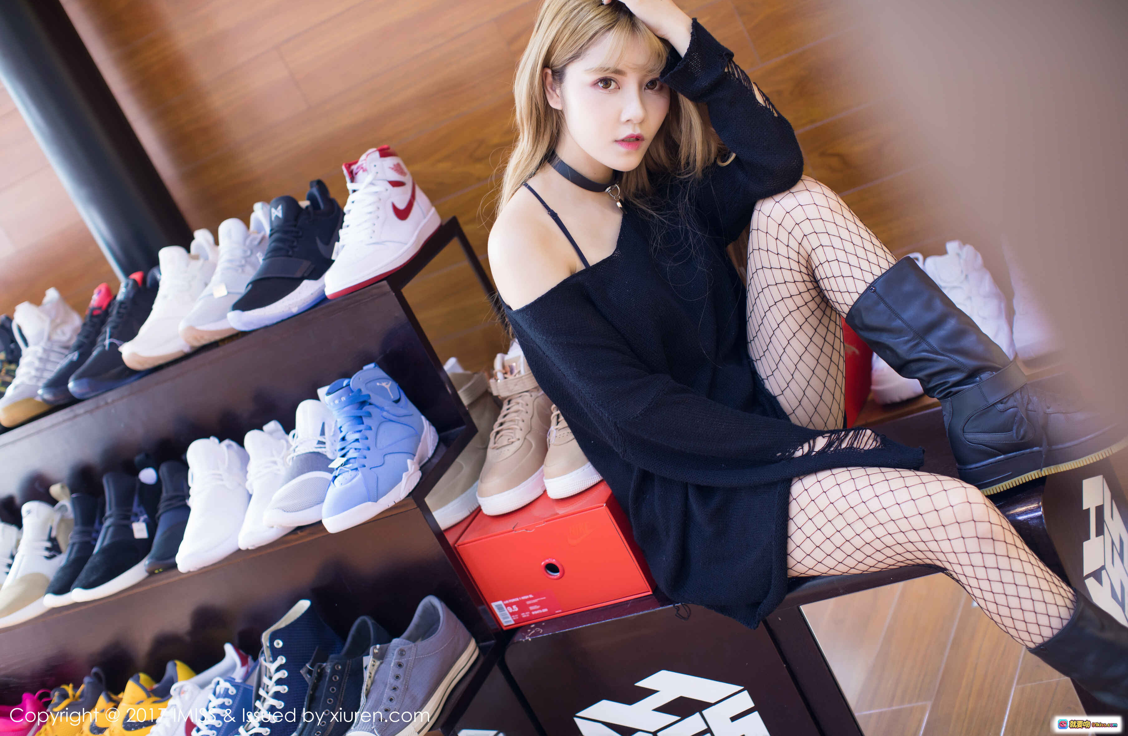 图片[6] - 夏正正时尚写真 | 金发美女艺术背景 | 灰色露肩上衣搭配 | IMiss爱蜜社2017精选图集 - 就要吻