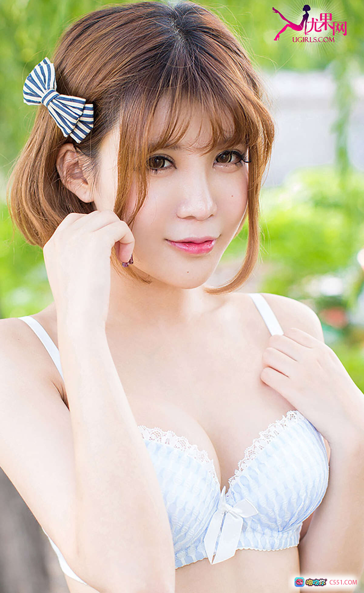 图片[2] - Ugirls尤果网Alin阳光明媚笑脸写真 时尚吊带短上衣牛仔热裤白外套街拍风40P高清图集 - 就要吻