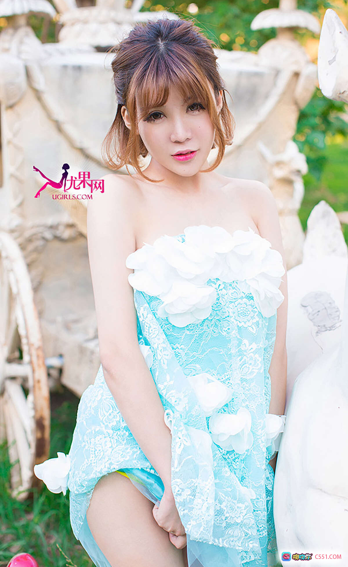 图片[10] - Ugirls尤果网Alin阳光明媚笑脸写真 时尚吊带短上衣牛仔热裤白外套街拍风40P高清图集 - 就要吻