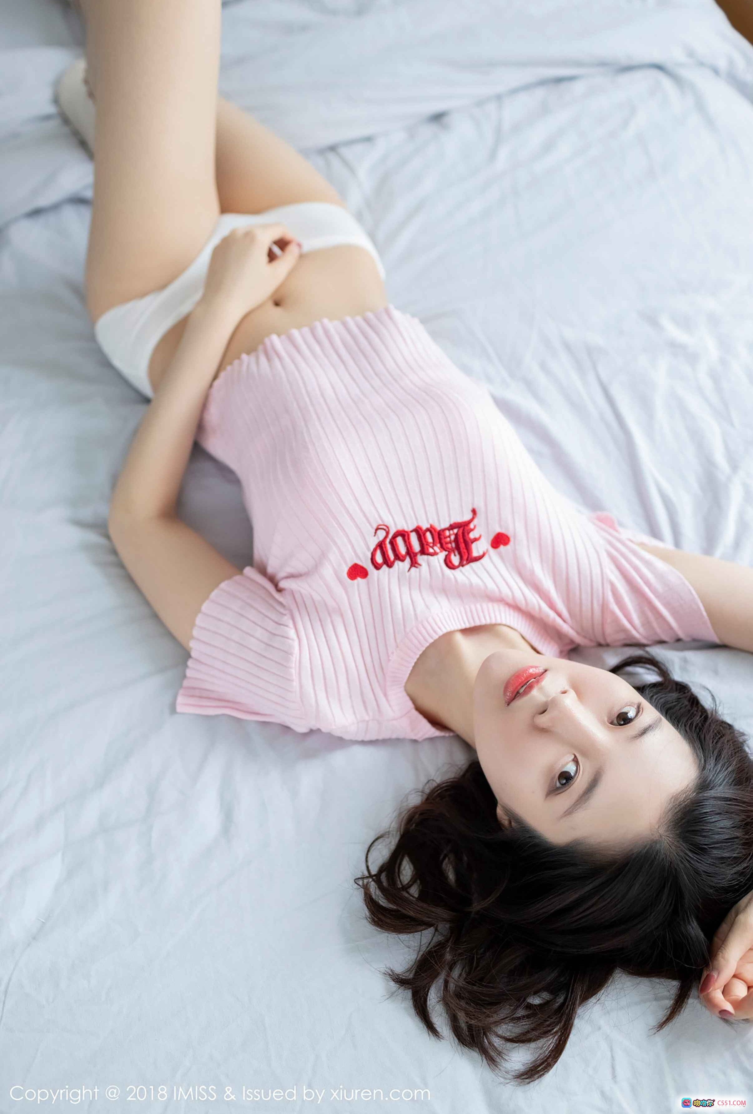 图片[10] - miya米雅粉色短袖居家写真 | 白色床品温柔躺卧 | 甜美笑容清新自然 | IMiss爱蜜社VOL.308精选美图 - 就要吻