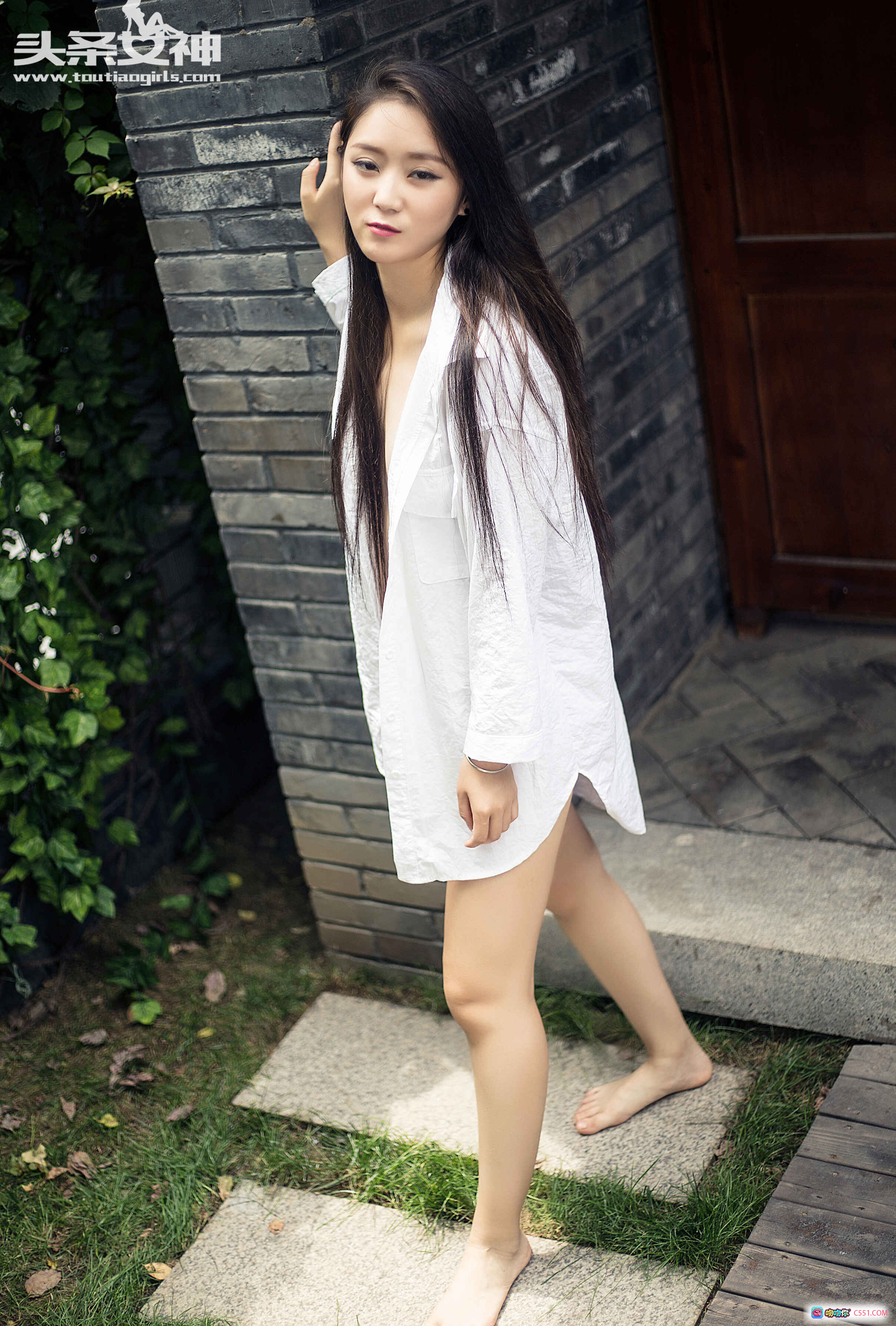 图片[9] - 清纯白衬衫美女小雅户外写真 – 头条女神2016年7月1日精选32P高清图集 - 就要吻