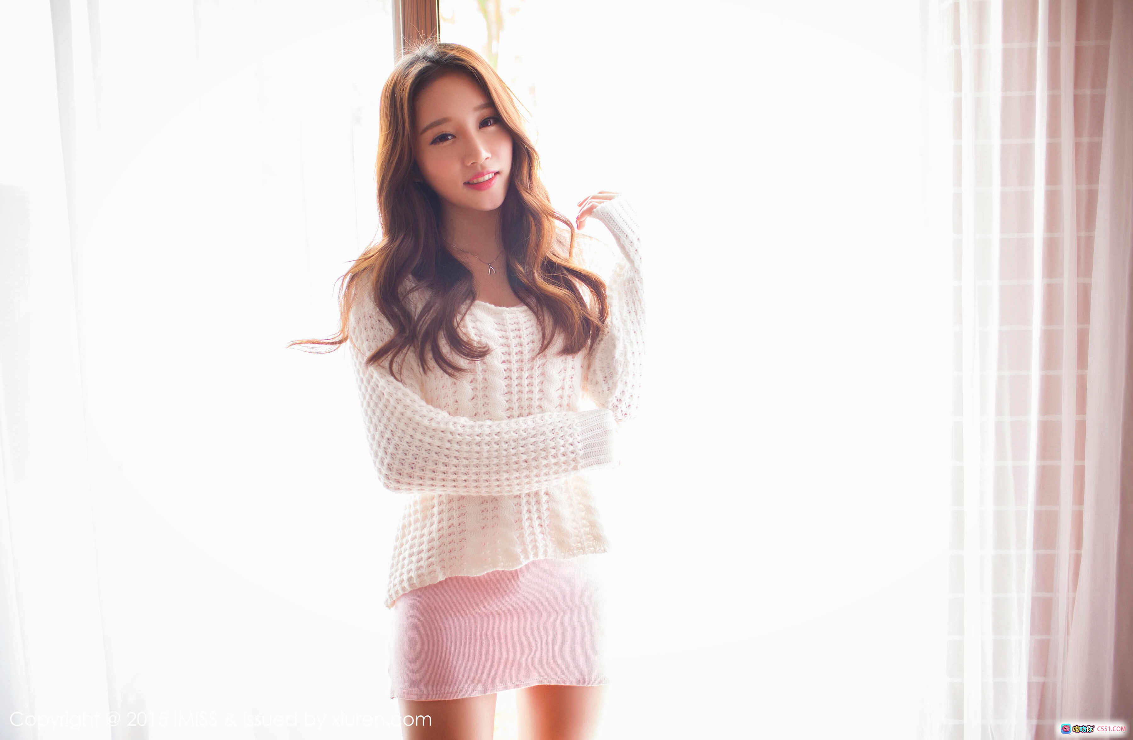 图片[8] - 小丽莎萌萌哒写真 | IMiss爱蜜社2015.08.25 VOL.015 | 白色针织衫粉色短裙床拍清新甜美风 - 就要吻