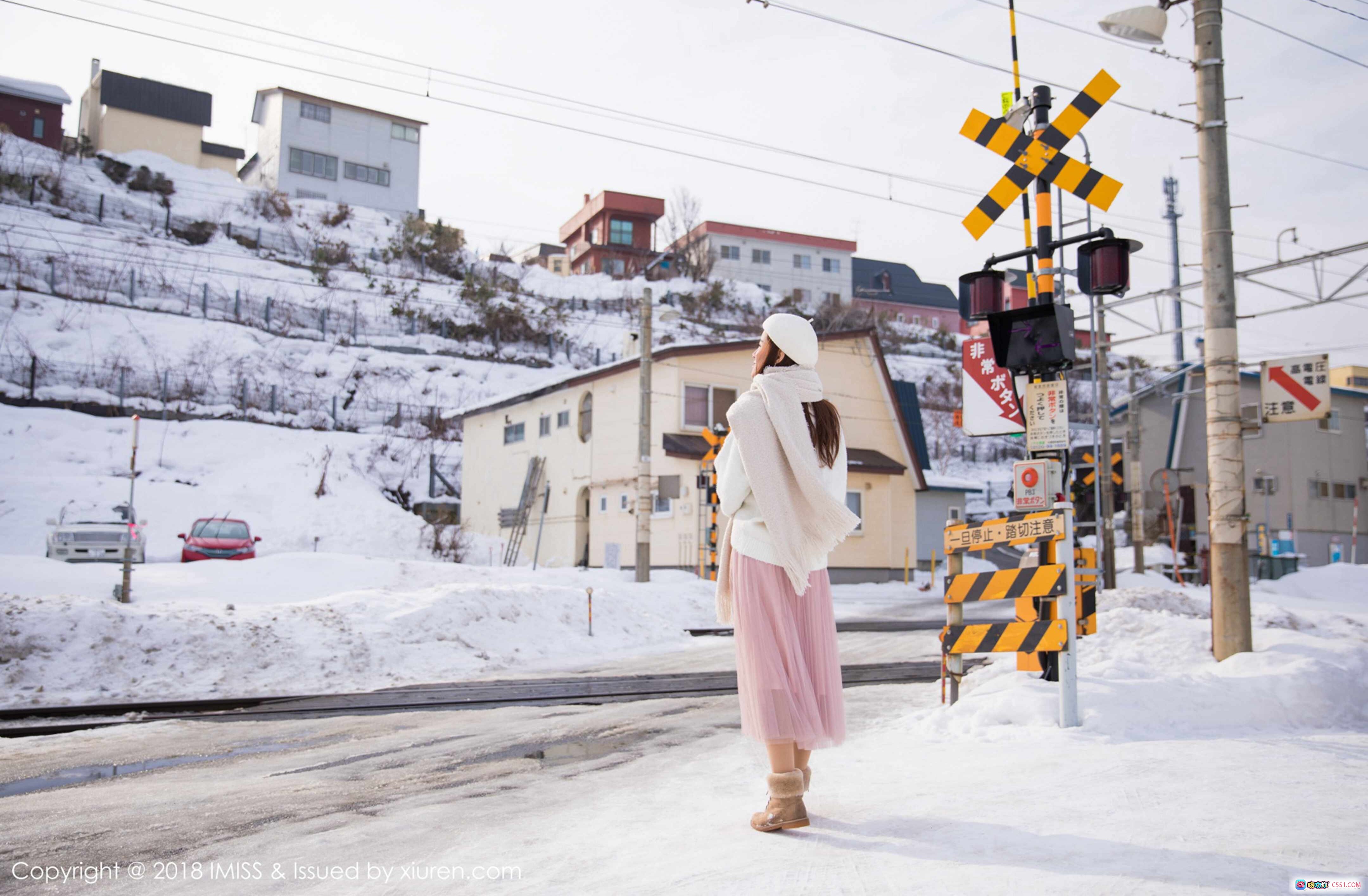 雪景铁道旁少女写真 | 粉裙白帽冬日街拍 | 日系清新雪地人像 | IMiss爱蜜社2018 VOL.253猫宝 - 就要吻
