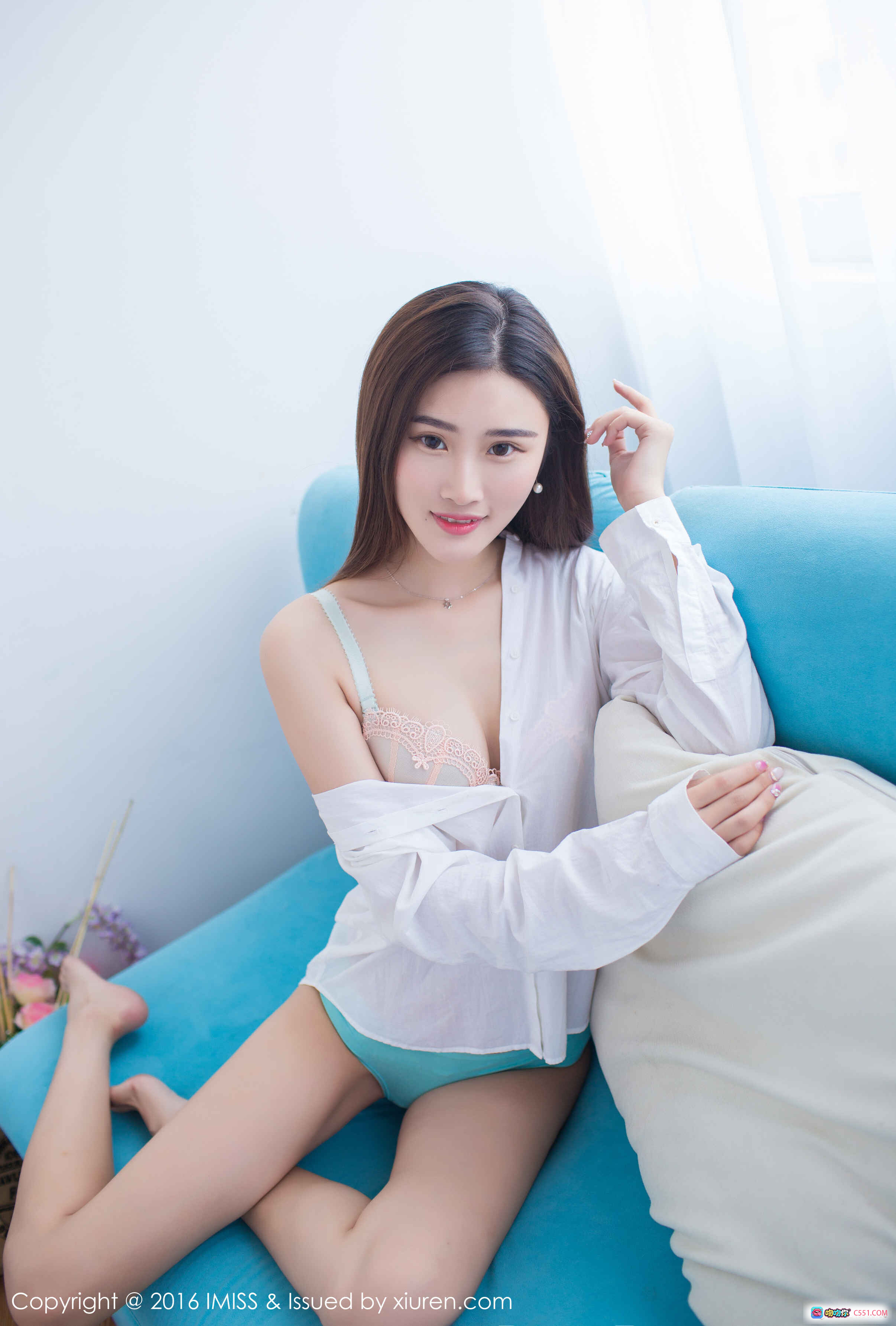 图片[4] - IMiss爱蜜社2016.10.17 VOL.135 格格污巫 黑色吊带睡衣美腿写真 优雅坐姿白枕柔光私房摄影 - 就要吻