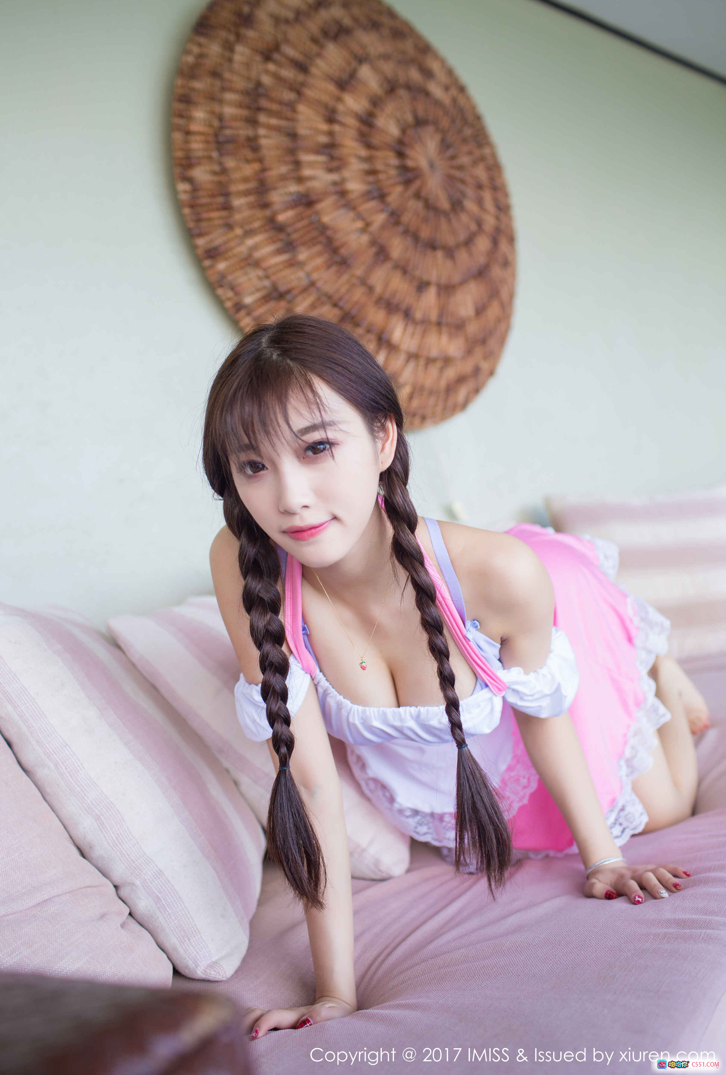 杨晨晨Sugar甜美双马尾粉白女仆装私房写真 | IMiss爱蜜社2017 VOL.159高清图集 - 就要吻
