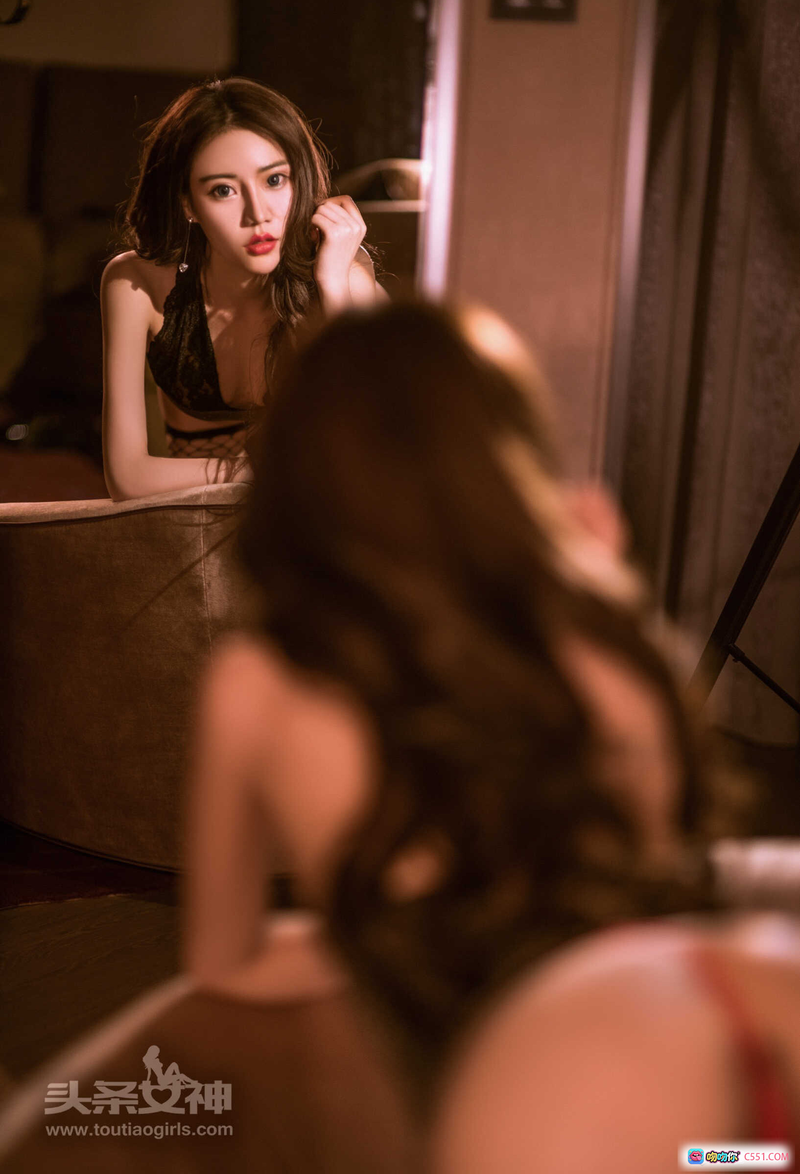 图片[9] - 樊安妮性感写真｜头条女神2017经典私房照｜黑丝网袜+露背短裙｜室内优雅姿势美拍 - 就要吻