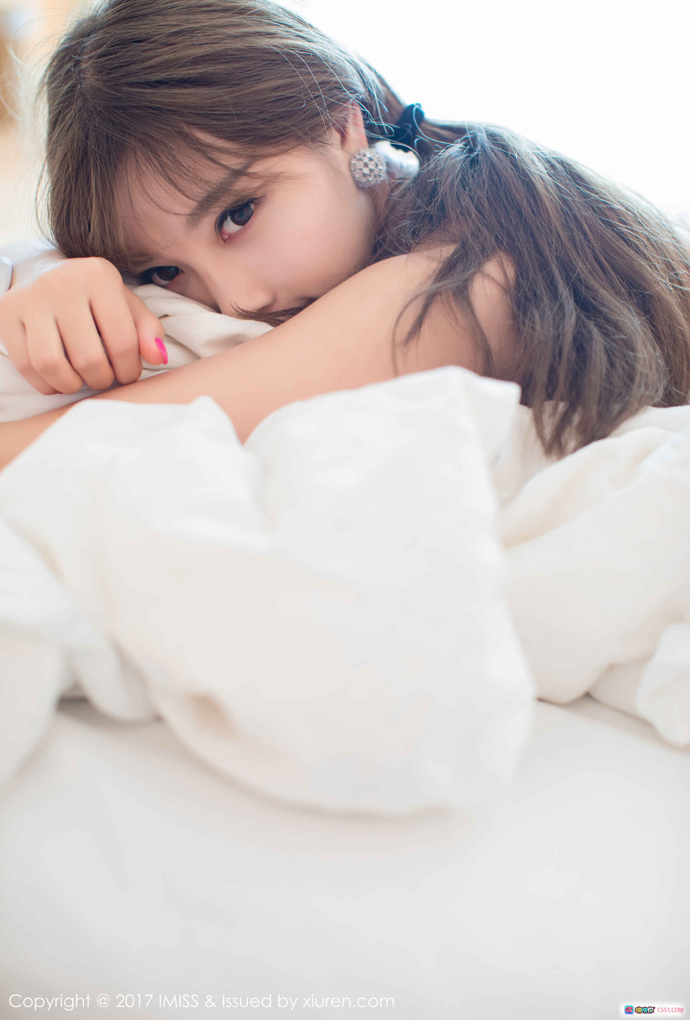 图片[10] - 杨晨晨Sugar甜美写真 | 白色床品慵懒风 | 精致耳饰温柔侧颜 | 爱蜜社VOL.183高清图集 - 就要吻