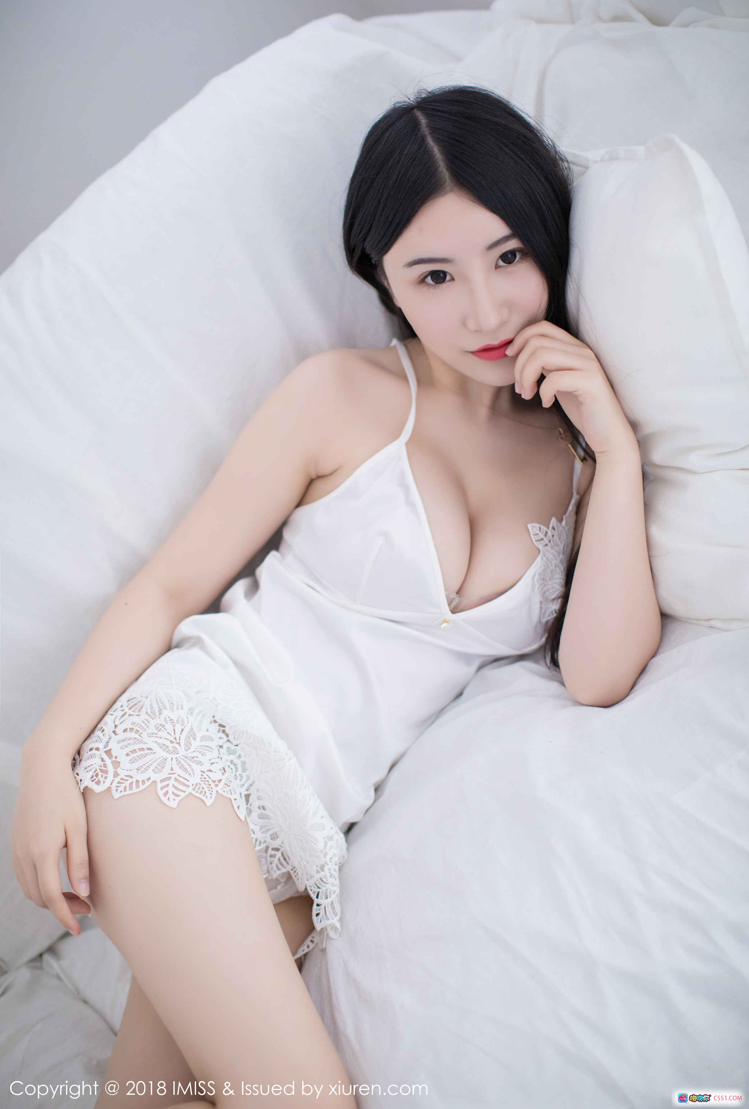 图片[4] - 谢芷馨Sindy甜美私房写真 | 粉白蕾丝吊带裙 | 白色毛绒地毯居家风 | IMiss爱蜜社2018 VOL.214 - 就要吻