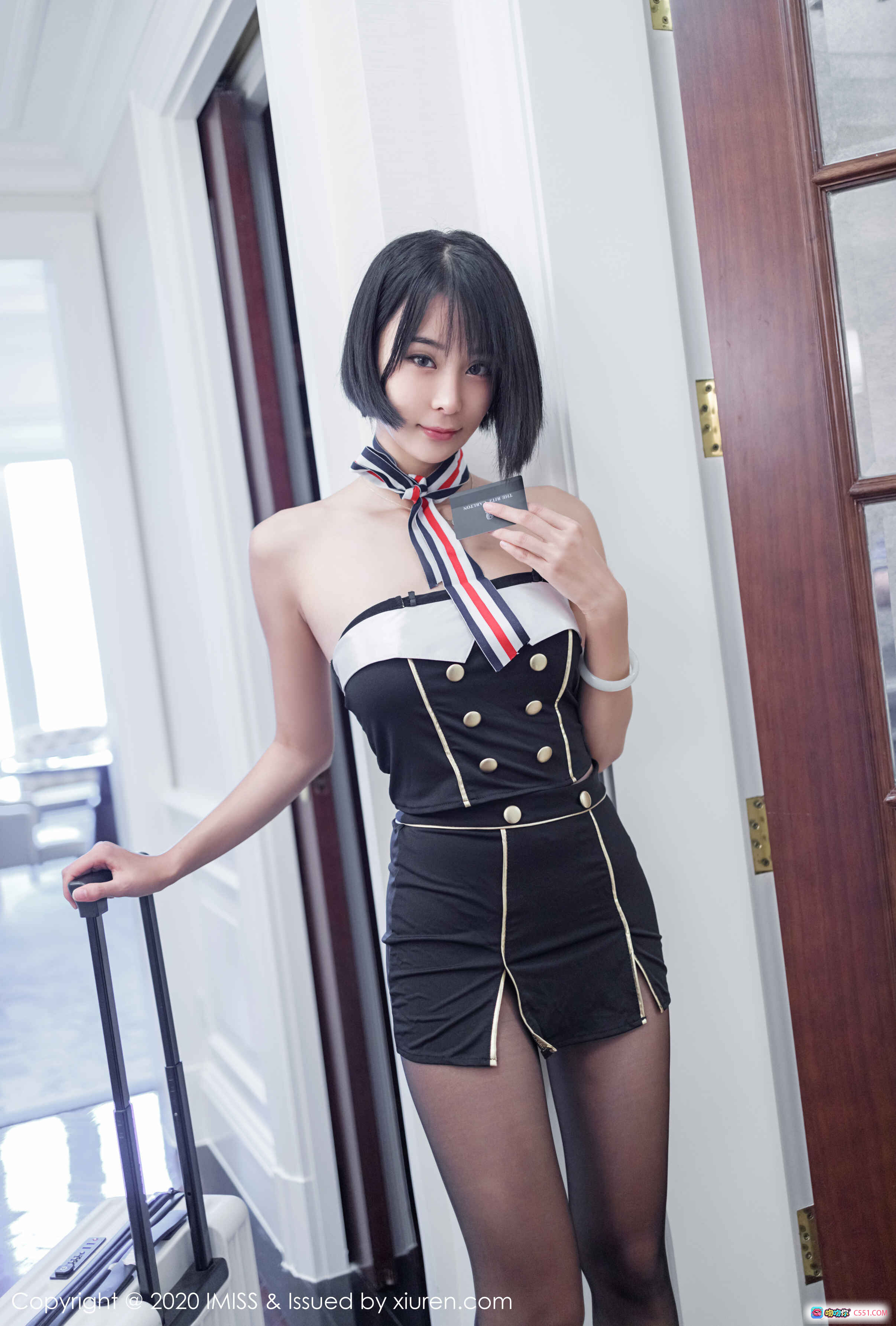 蓝夏Akasha空姐制服写真 | 黑丝美腿 | 优雅持卡姿势 | IMiss爱蜜社2020年4月精选摄影 - 就要吻