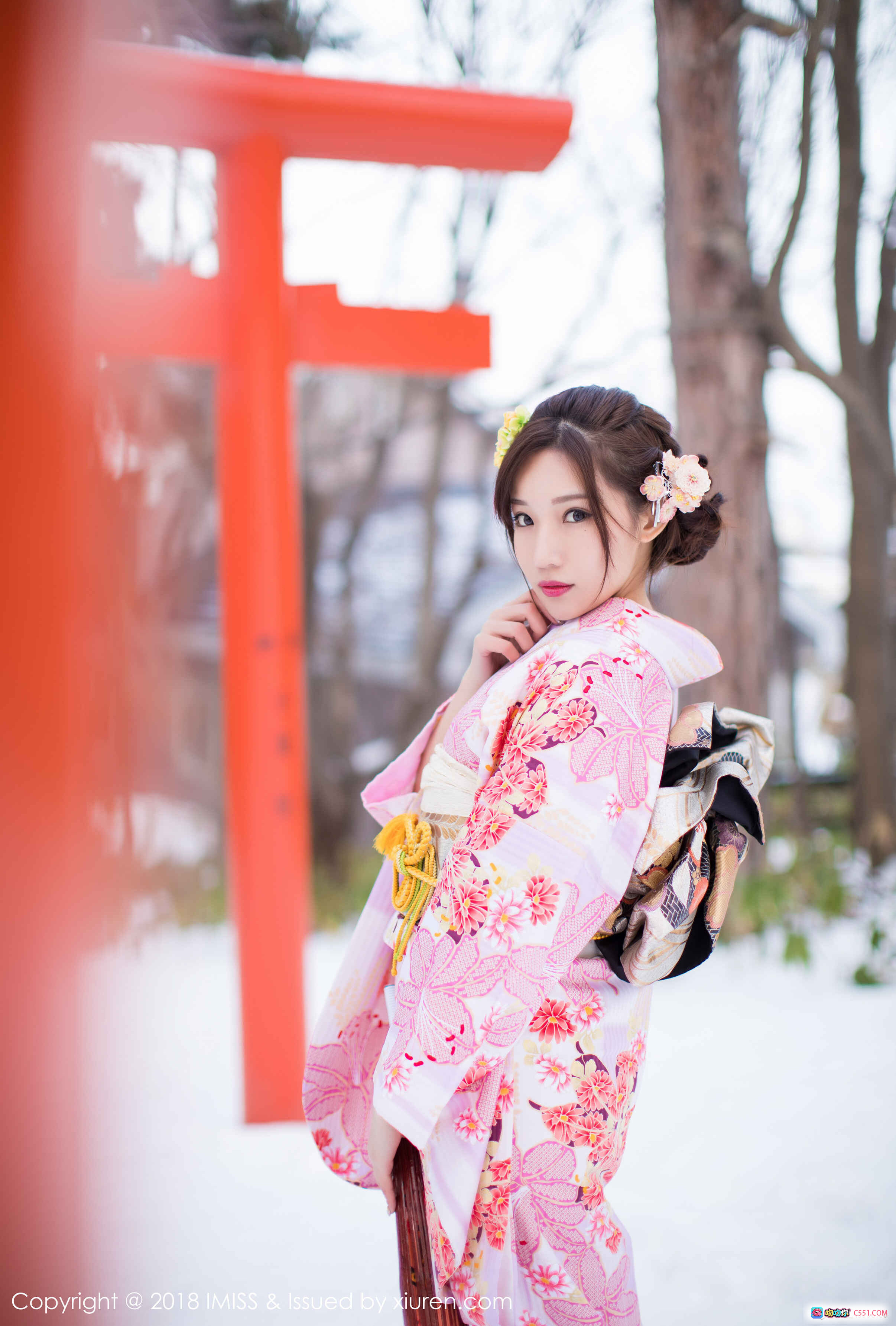 图片[4] - 小狐狸Sica性感写真 | 2018 IMiss爱蜜社VOL.256 | 低胸紧身衣+黑丝美腿 | 窗边优雅坐姿 | 高清私房摄影 - 就要吻