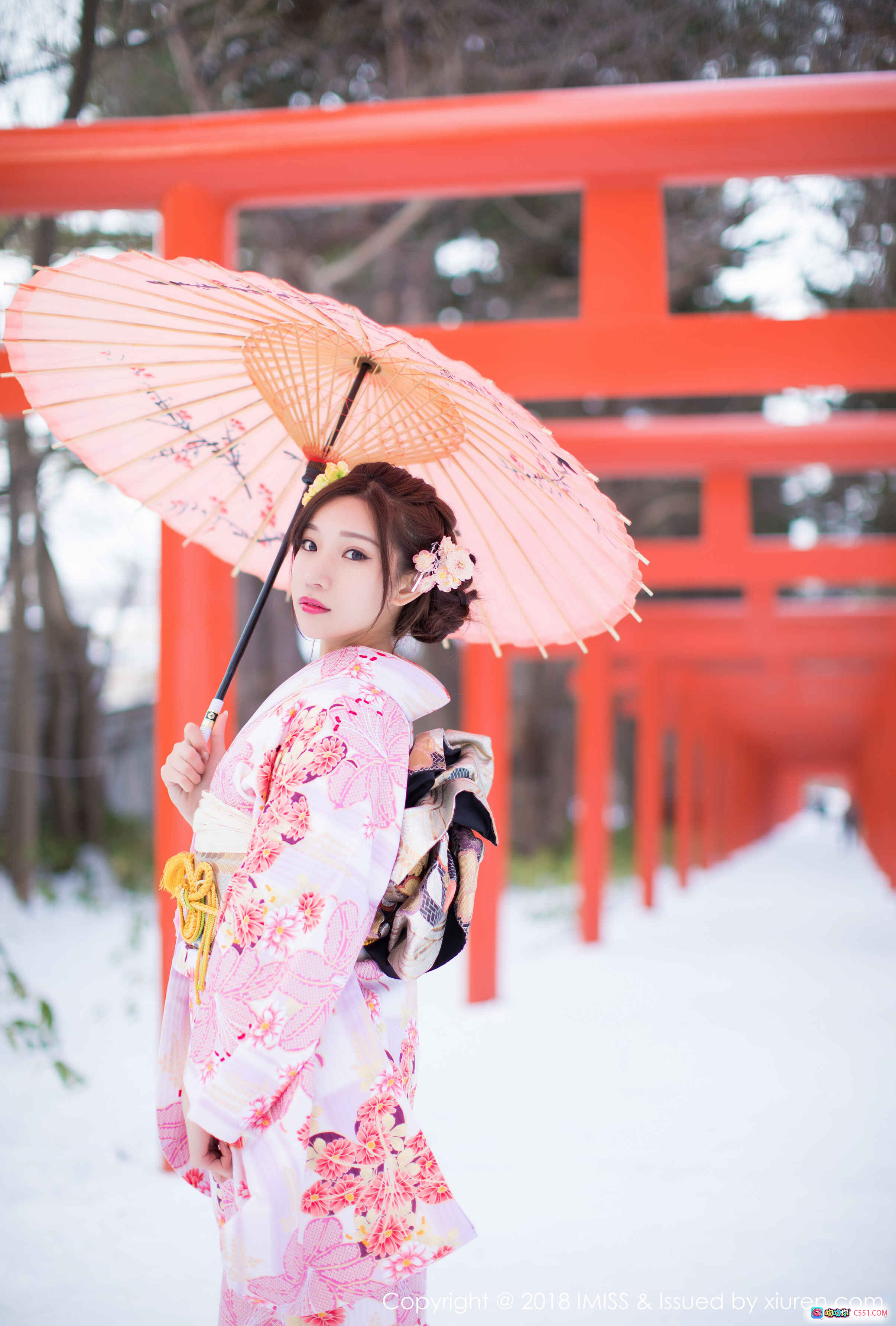 图片[3] - 小狐狸Sica性感写真 | 2018 IMiss爱蜜社VOL.256 | 低胸紧身衣+黑丝美腿 | 窗边优雅坐姿 | 高清私房摄影 - 就要吻