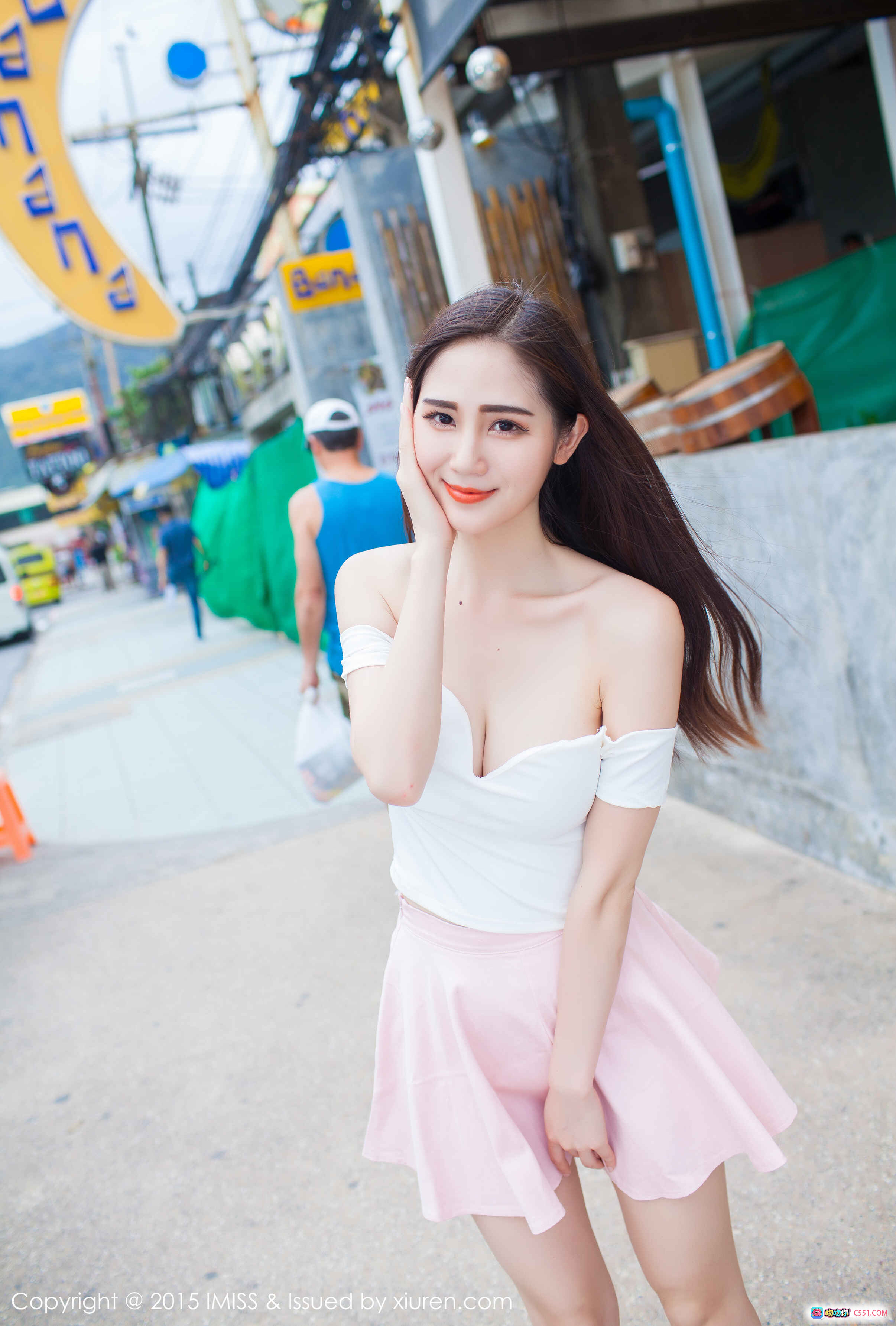 图片[9] - IMISS爱蜜社VOL.041 SISY思 2015年11月清新户外写真 白色露肩上衣粉色短裙 绿植环绕自然风美女摄影 - 就要吻