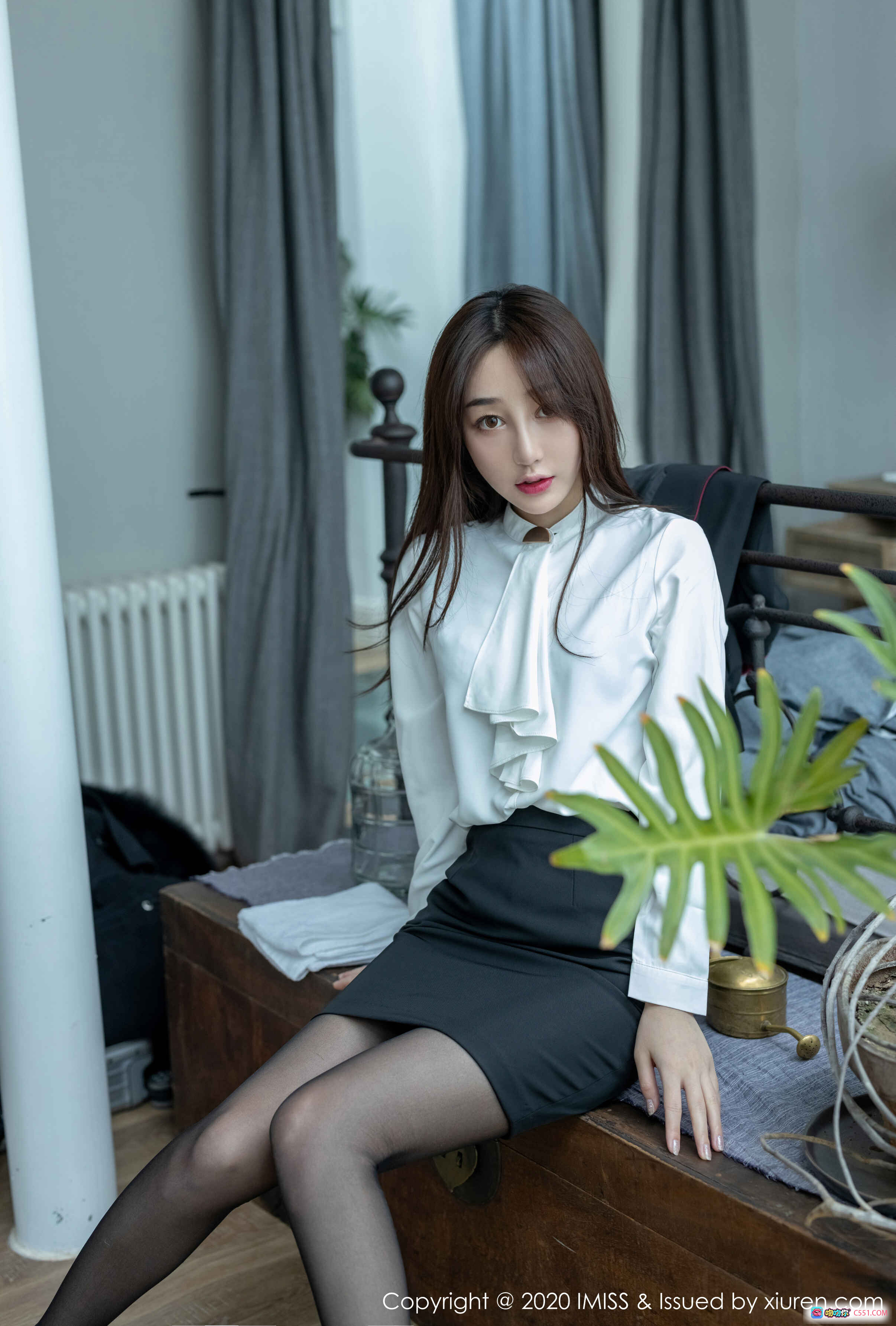 图片[8] - IMISS爱蜜社九月生2020.01.21 VOL.437 白衬衫黑短裙黑丝美腿室内写真高清图集 - 就要吻