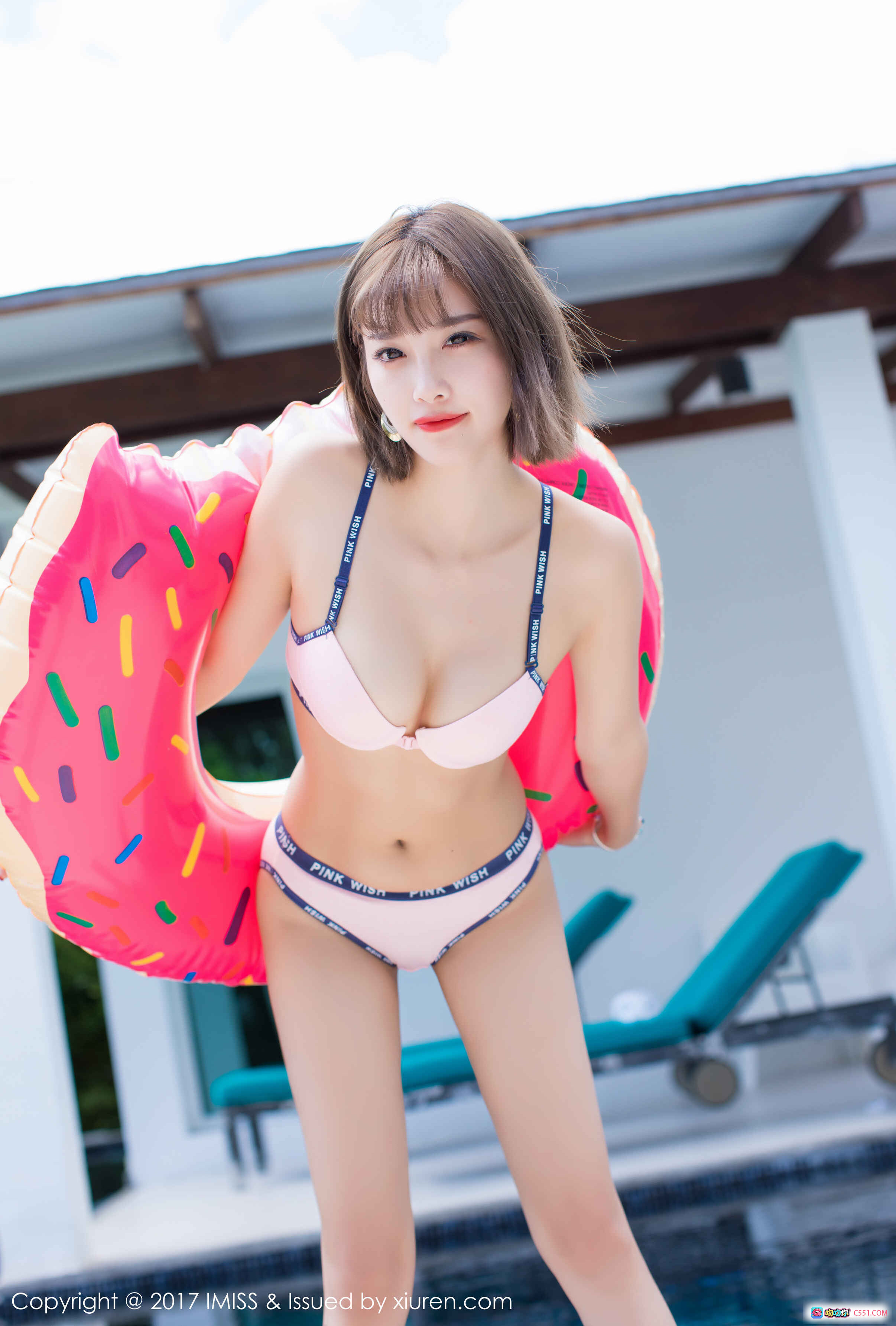 图片[5] - 杨晨晨Sugar泳池写真｜粉色比基尼+甜甜圈浮床｜IMiss爱蜜社2017精选美拍 - 就要吻