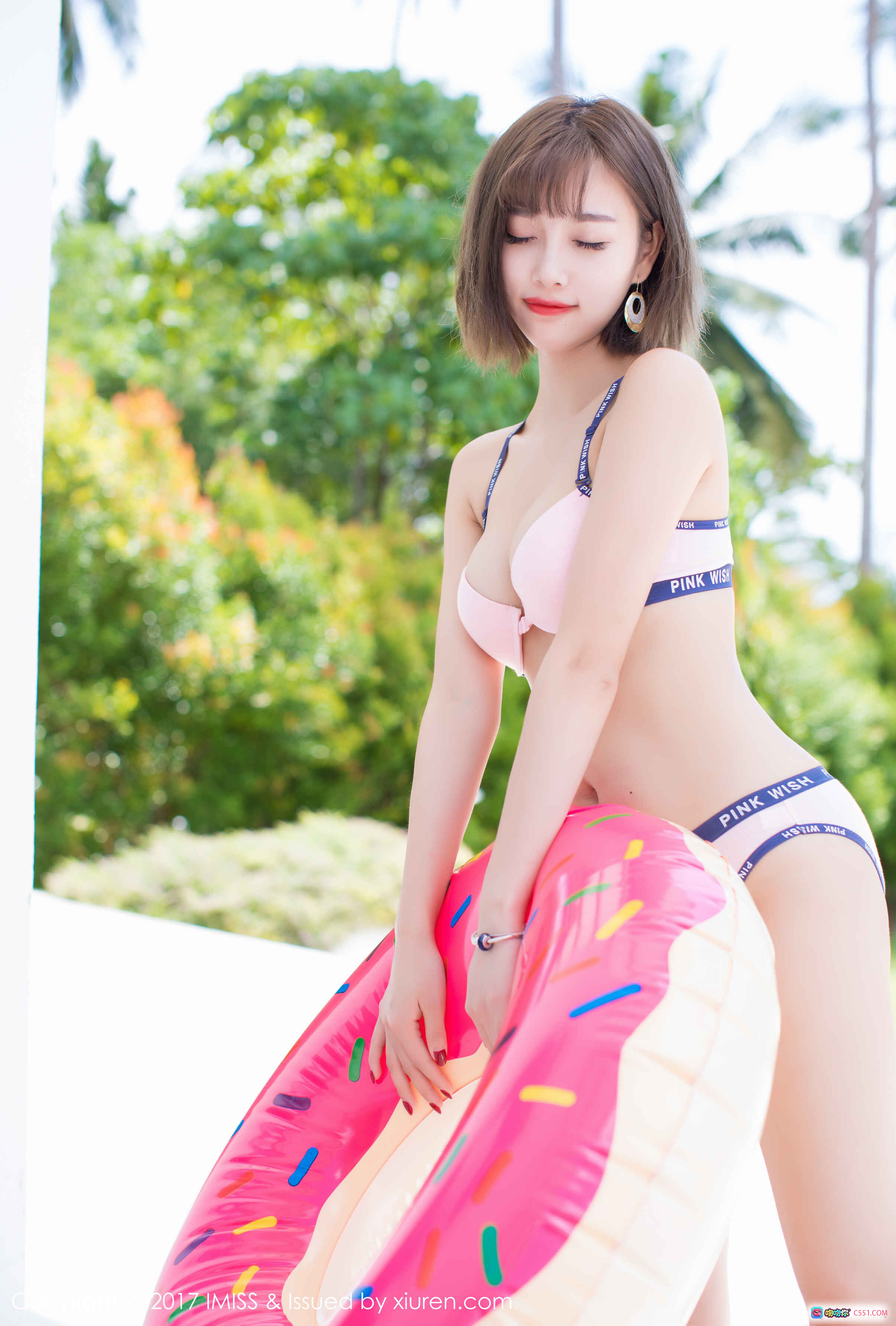 图片[9] - 杨晨晨Sugar泳池写真｜粉色比基尼+甜甜圈浮床｜IMiss爱蜜社2017精选美拍 - 就要吻