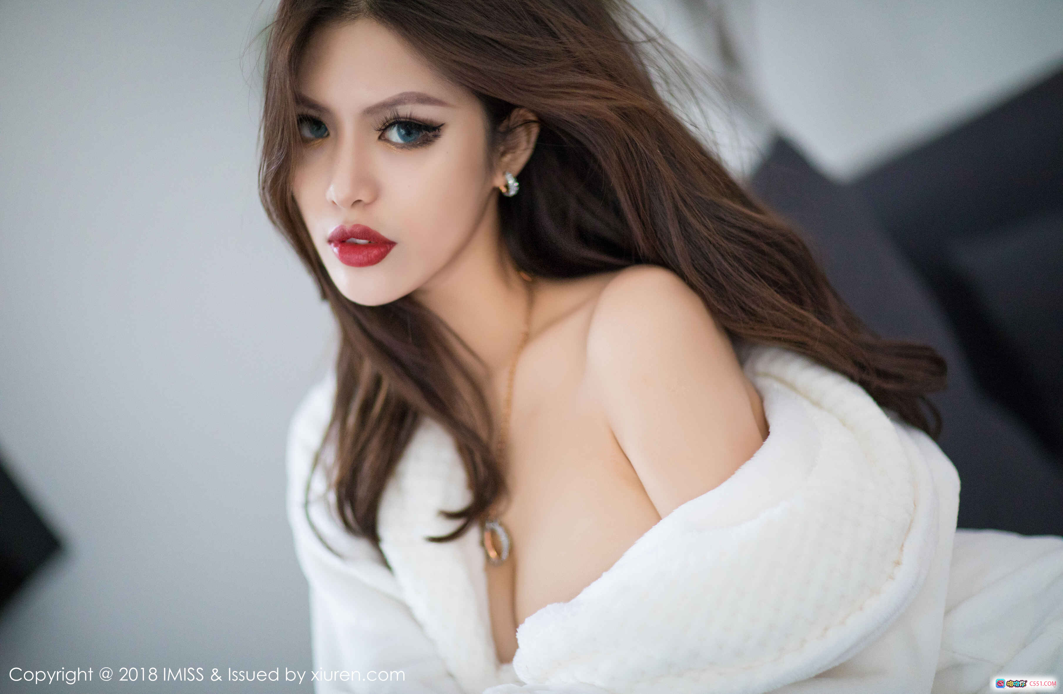 图片[6] - 若彤boomboom性感写真 | IMiss爱蜜社2018 VOL.231 | 白色毛绒浴袍+红唇妆容+精致珠宝搭配 | 优雅迷人私房美拍 - 就要吻