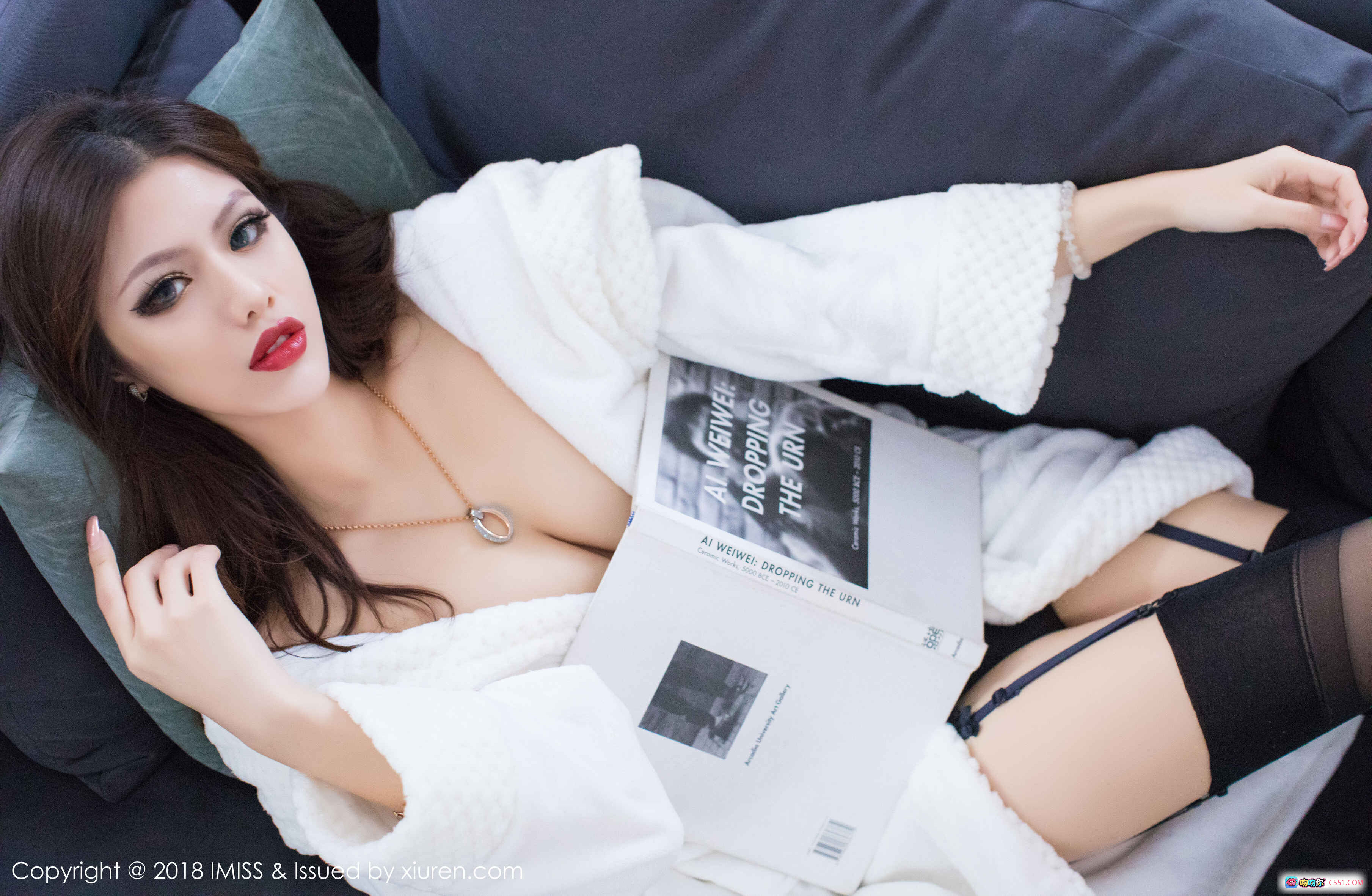 图片[10] - 若彤boomboom性感写真 | IMiss爱蜜社2018 VOL.231 | 白色毛绒浴袍+红唇妆容+精致珠宝搭配 | 优雅迷人私房美拍 - 就要吻