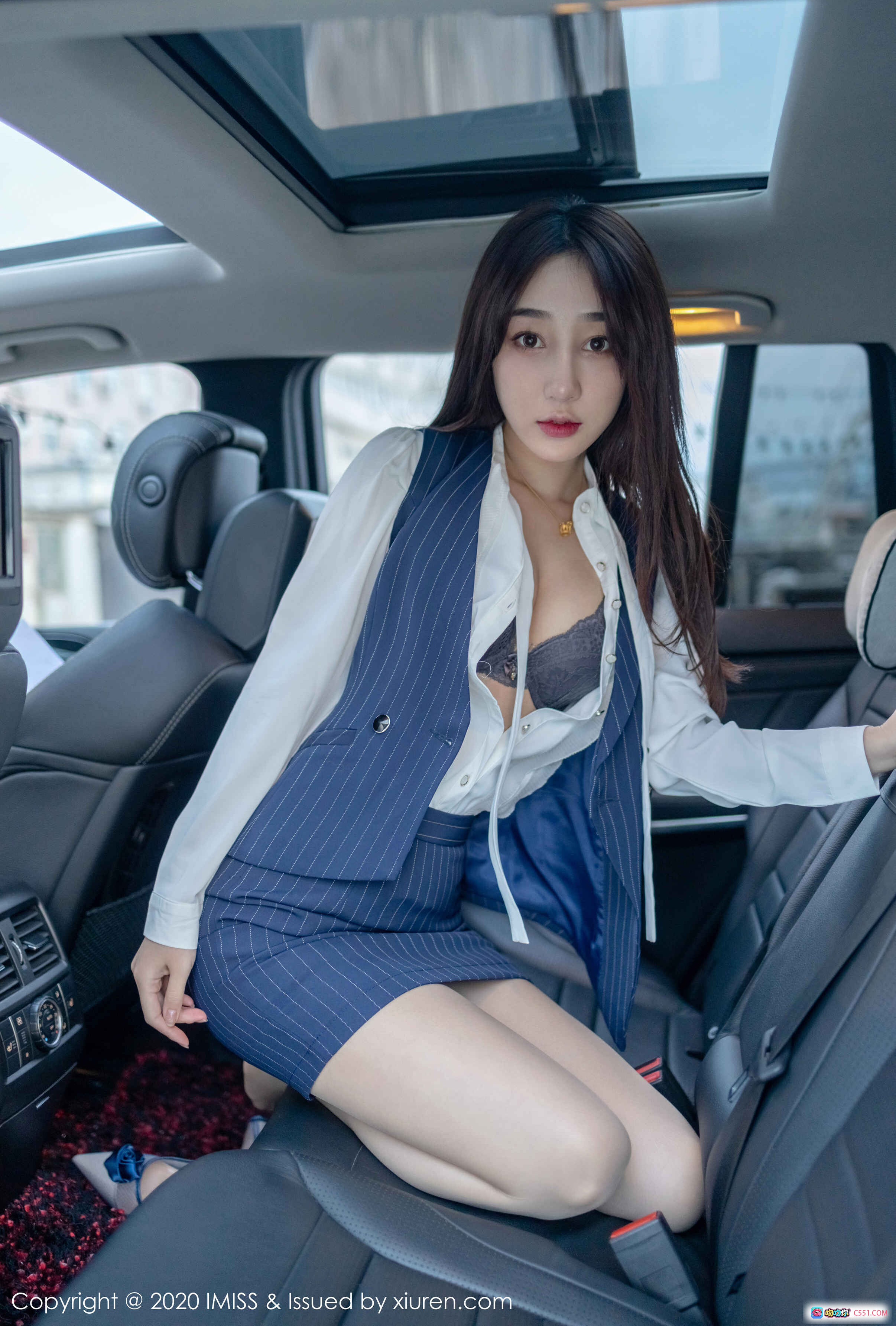 图片[3] - IMiss爱蜜社2020.02.10 VOL.438 九月生 车内蓝白条纹西装裙写真 美腿优雅坐姿 高清私房摄影 - 就要吻