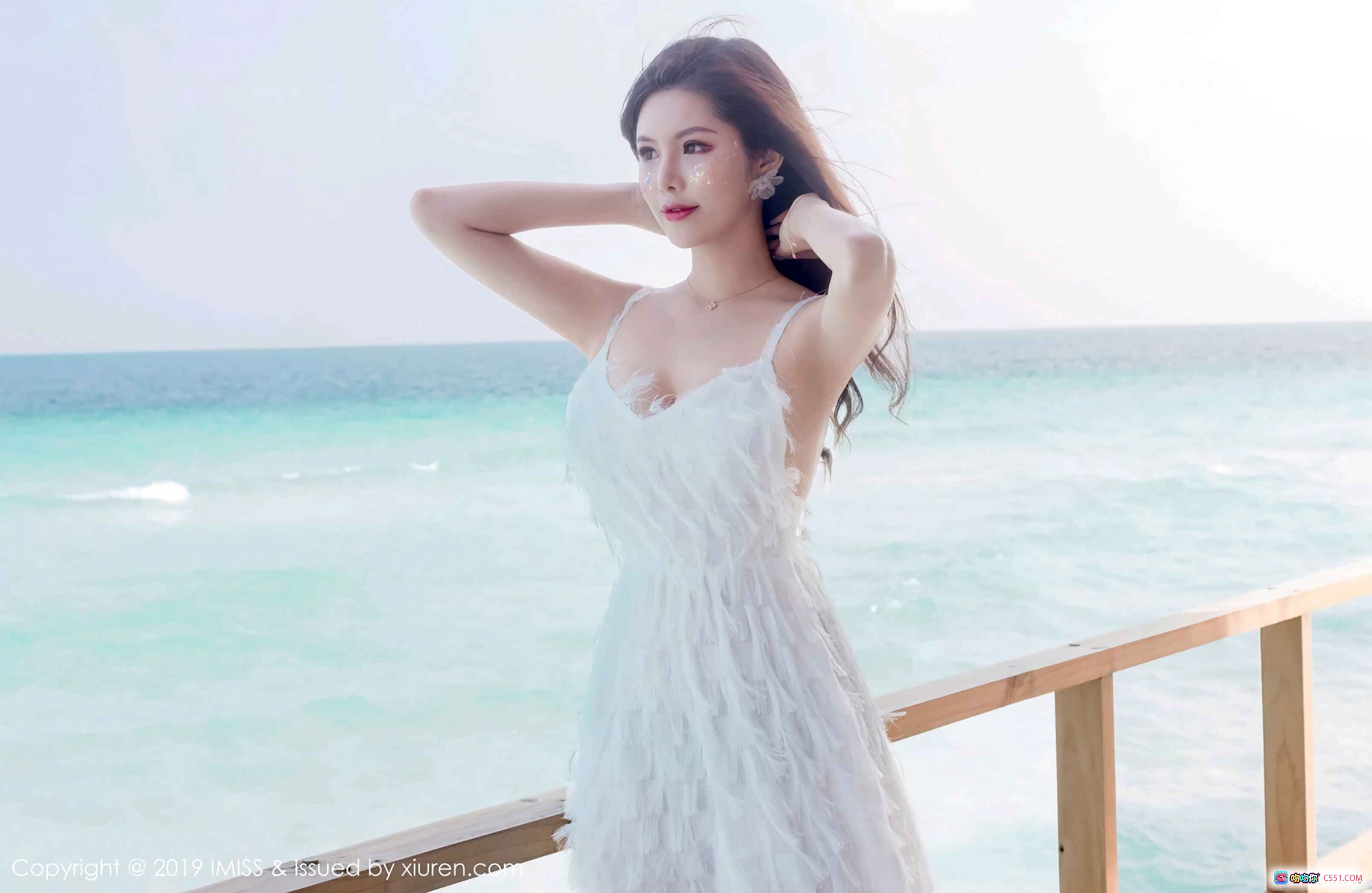 图片[2] - 若彤boomboom海边蕾丝泳衣写真 | IMiss爱蜜社2019 VOL330高清美图 | 白色镂空连体泳装沙滩木台性感拍摄 - 就要吻