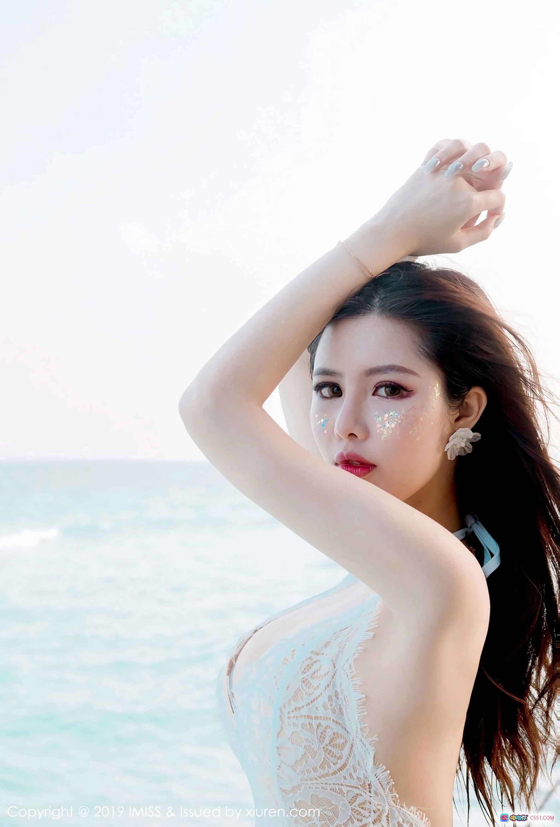 图片[4] - 若彤boomboom海边蕾丝泳衣写真 | IMiss爱蜜社2019 VOL330高清美图 | 白色镂空连体泳装沙滩木台性感拍摄 - 就要吻