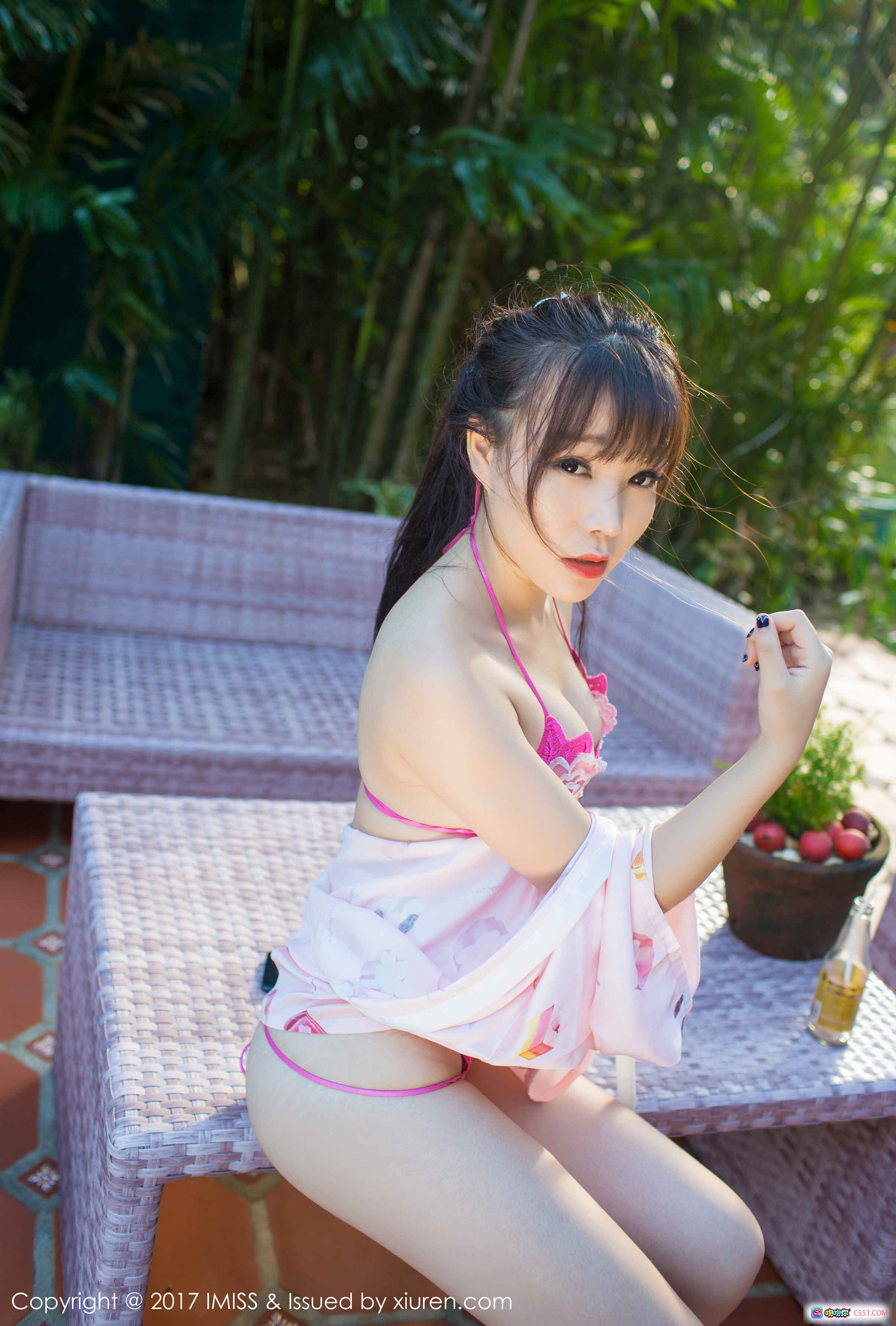 图片[2] - 芝芝Booty圣诞树前性感写真 | 黑白内衣蕾丝吊袜美臀诱惑 | IMiss爱蜜社2017 VOL.155高清图集 - 就要吻